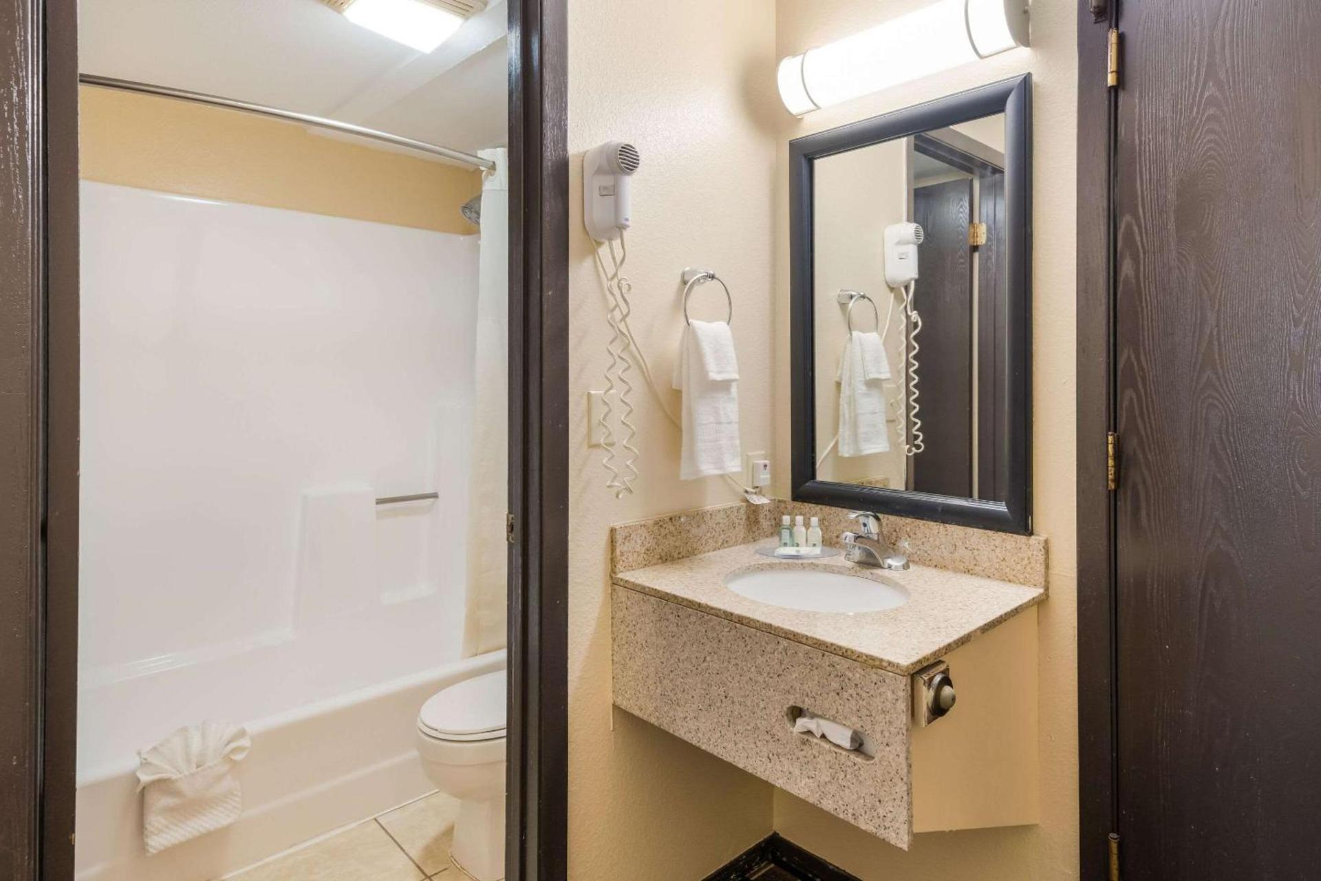 Quality Inn Clovis photo 16