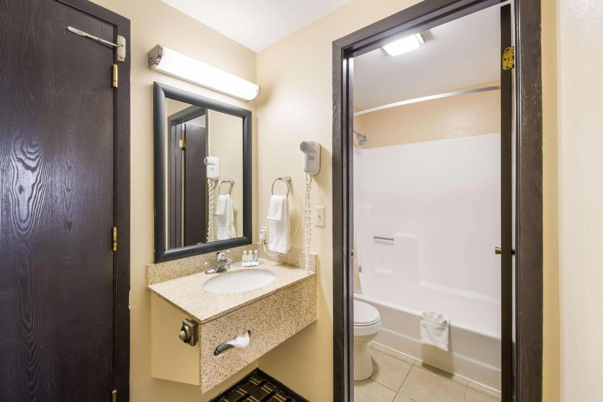 Quality Inn Clovis photo 18