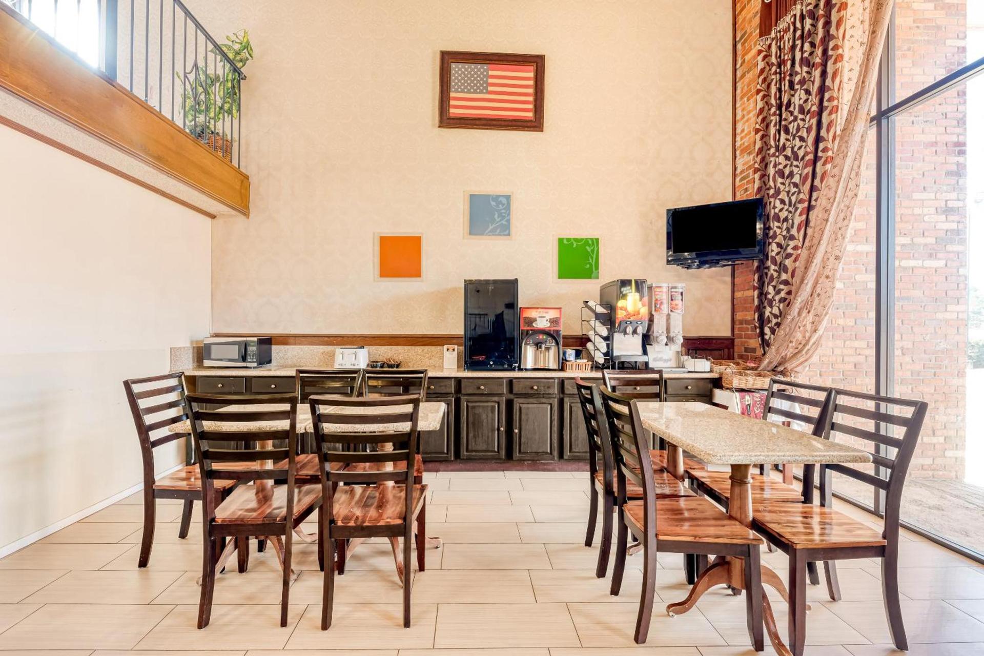 Rodeway Inn & Suites Jefferson photo 5