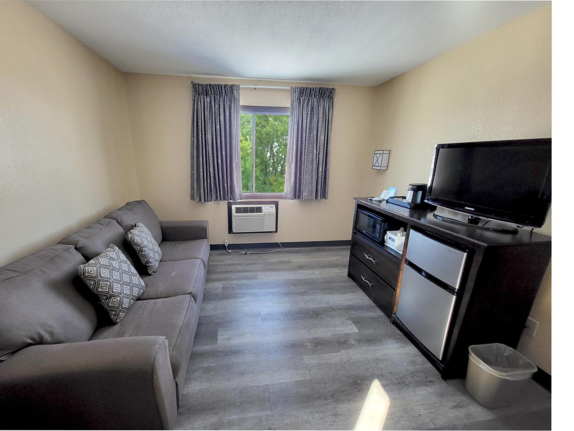 Howard Johnson by Wyndham Waterloo/Cedar Falls photo 35