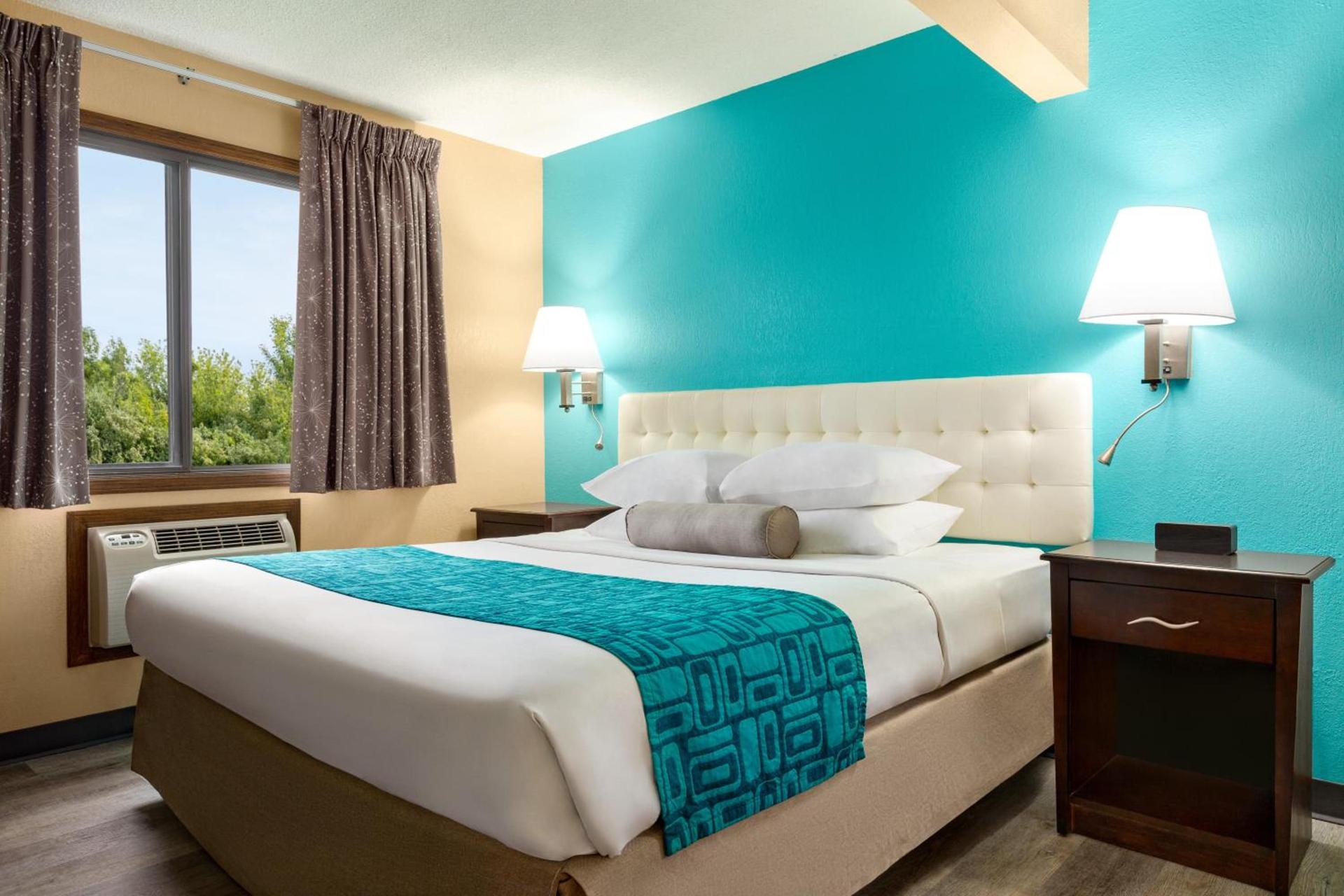 Howard Johnson by Wyndham Waterloo/Cedar Falls photo 2