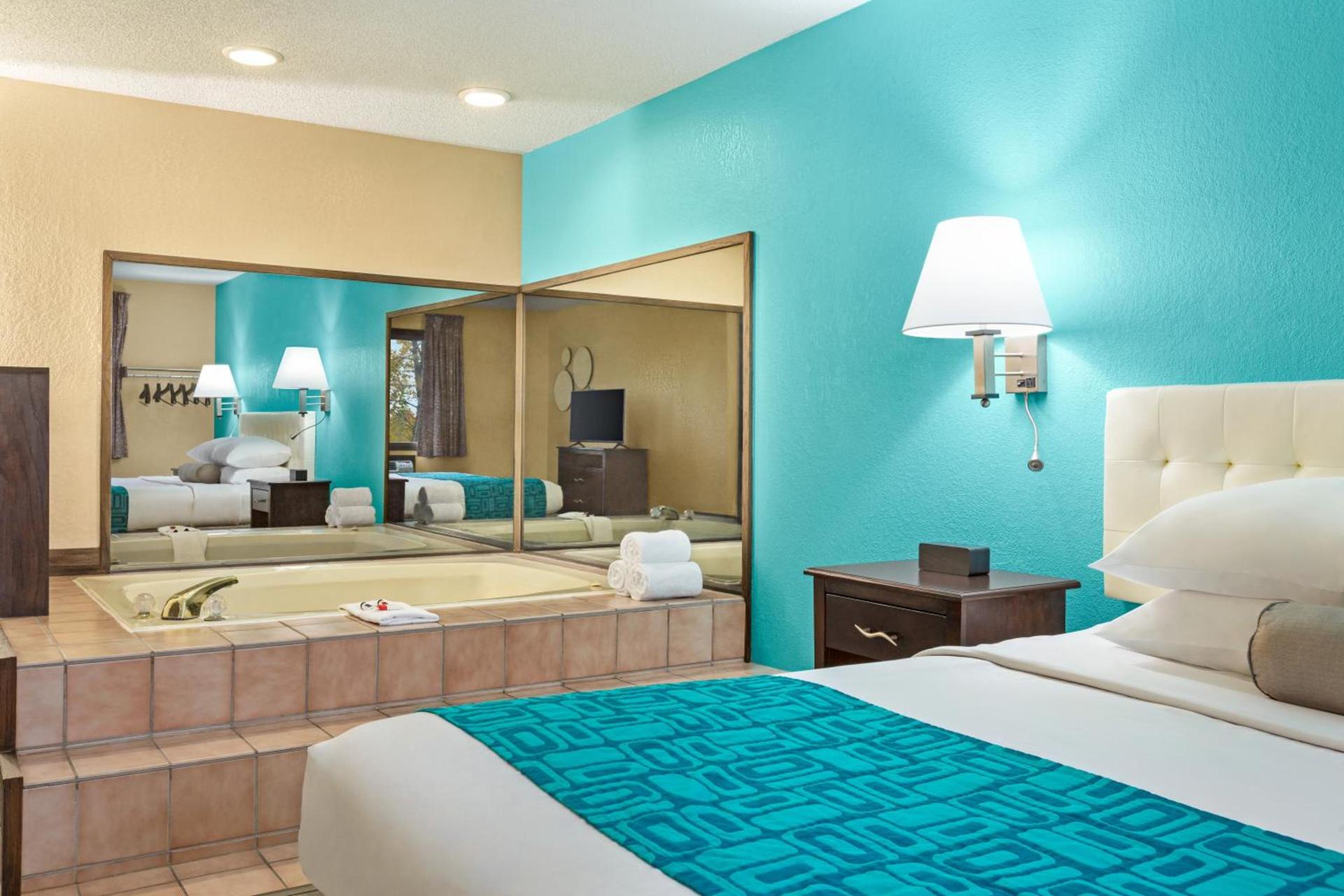 Howard Johnson by Wyndham Waterloo/Cedar Falls photo 37