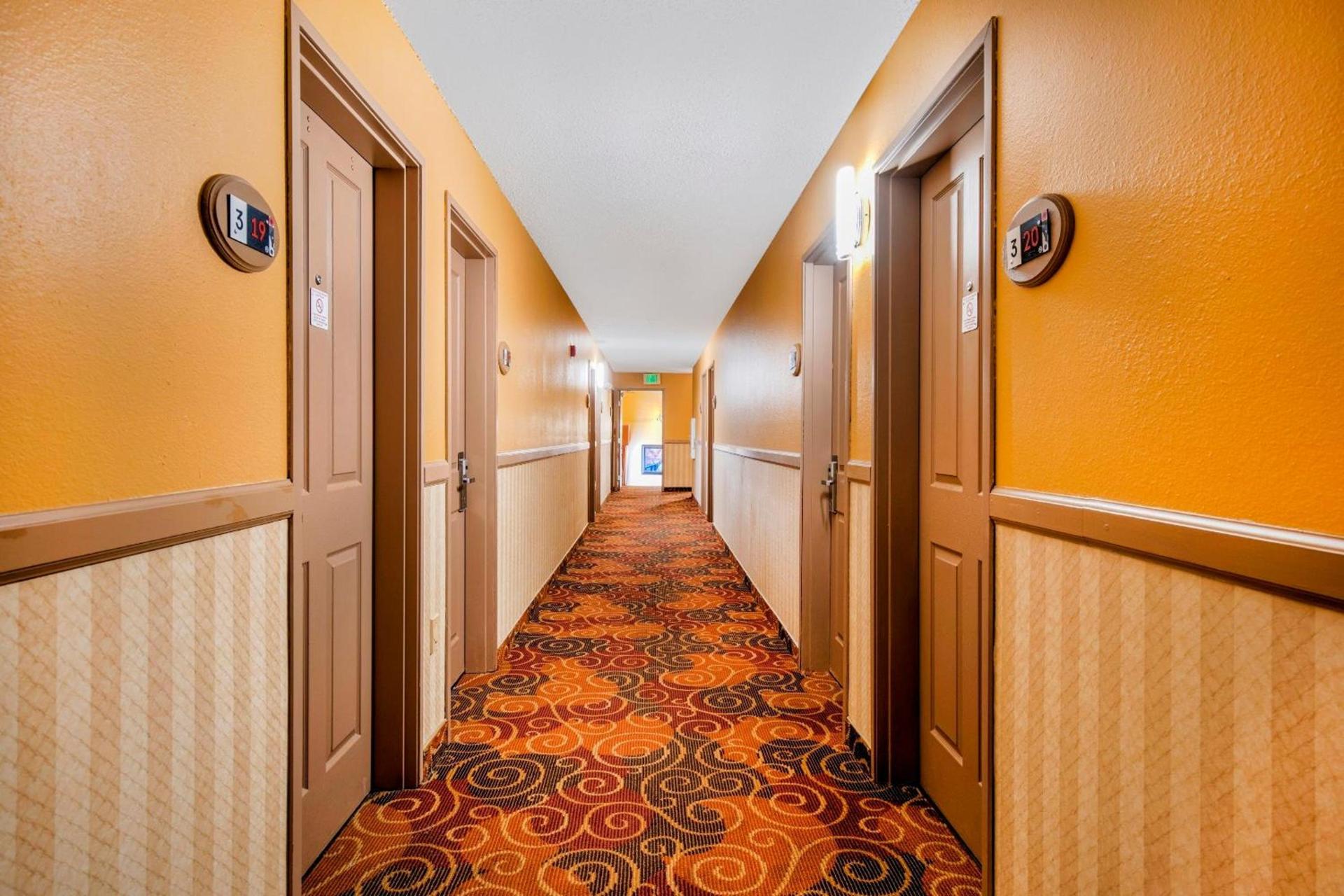 OYO Hotel Castle Rock CO Downtown photo 8