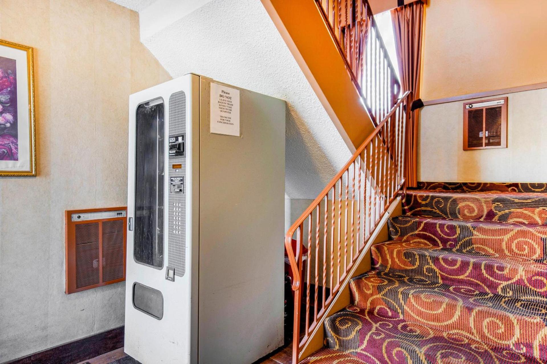 OYO Hotel Castle Rock CO Downtown photo 7
