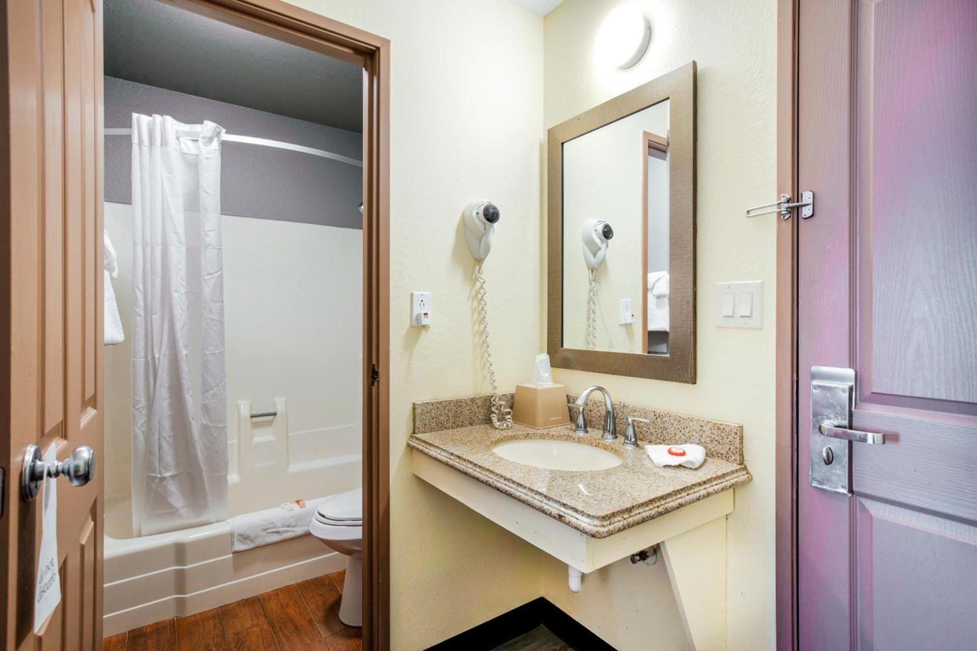 OYO Hotel Castle Rock CO Downtown photo 20