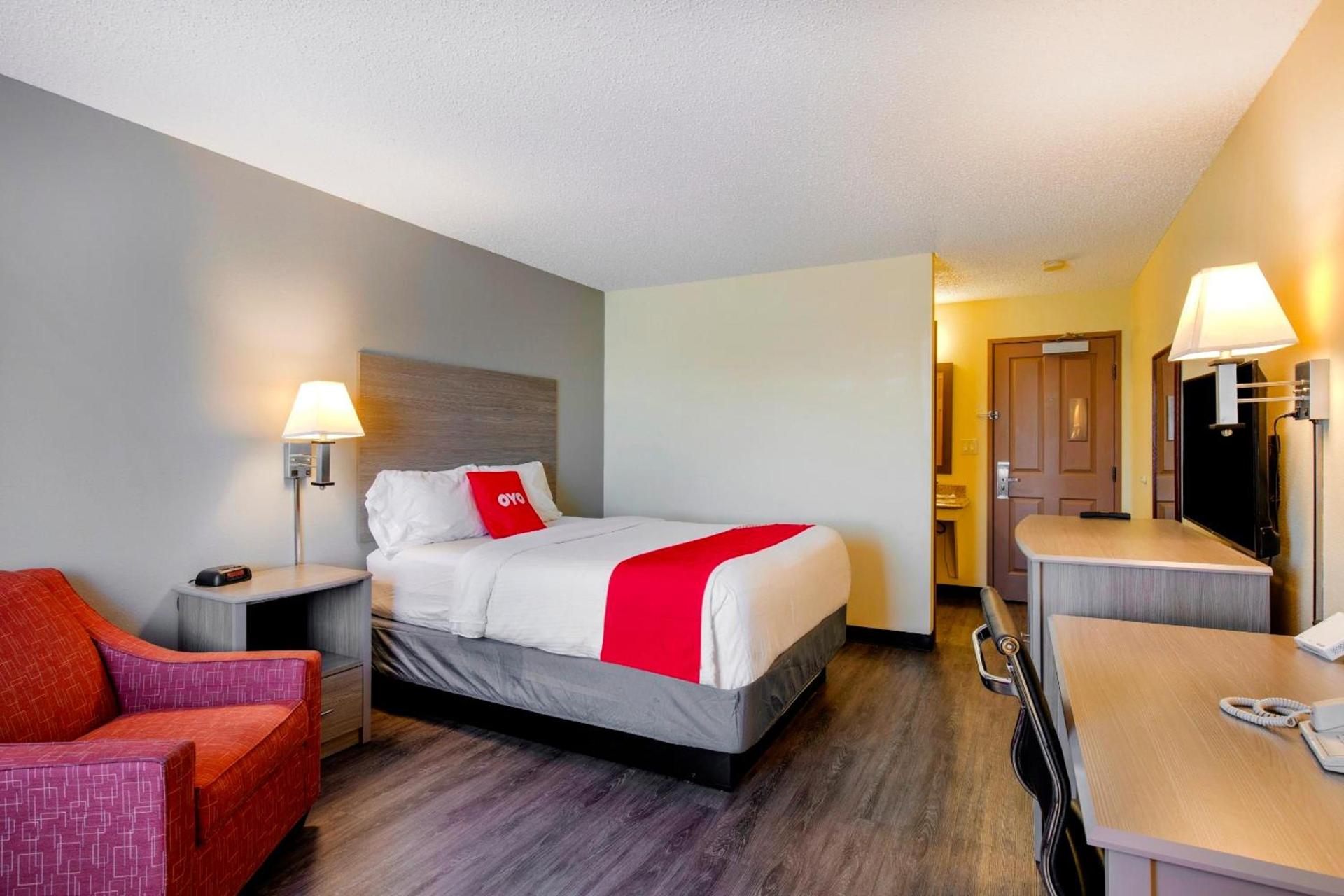 OYO Hotel Castle Rock CO Downtown photo 13