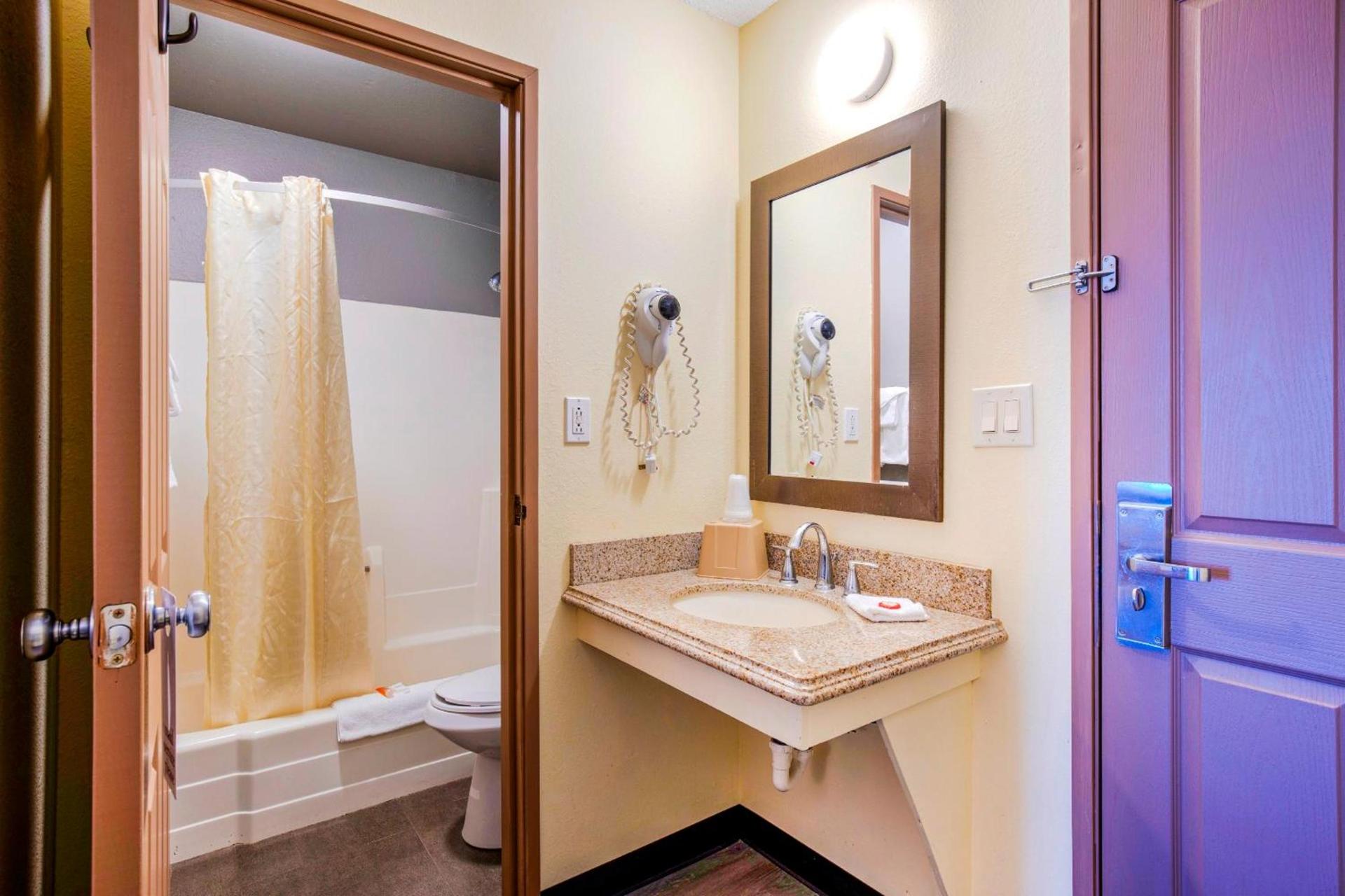 OYO Hotel Castle Rock CO Downtown photo 15