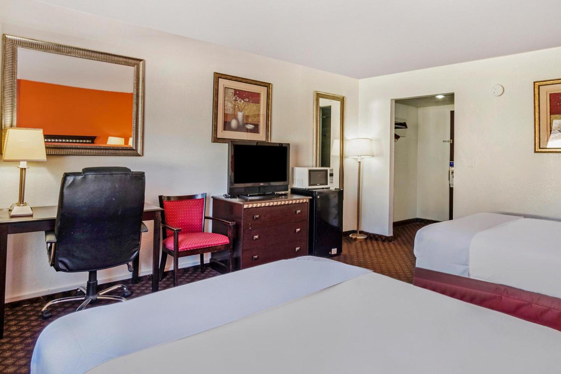 Travelodge By Wyndham Dodge City KS photo 19