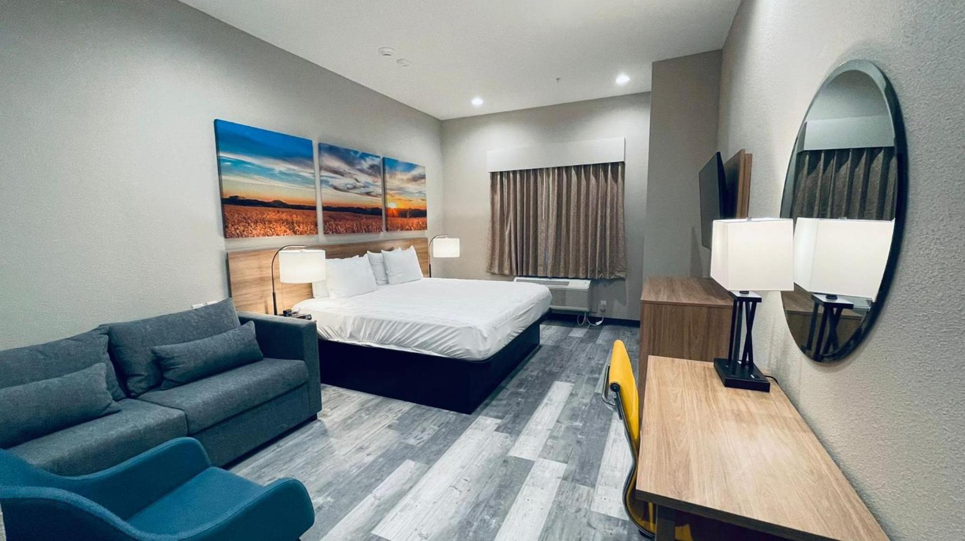 Days Inn & Suites by Wyndham Tomball Houston NW photo 49