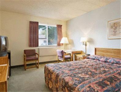 Sunset Inn & Suites photo 2