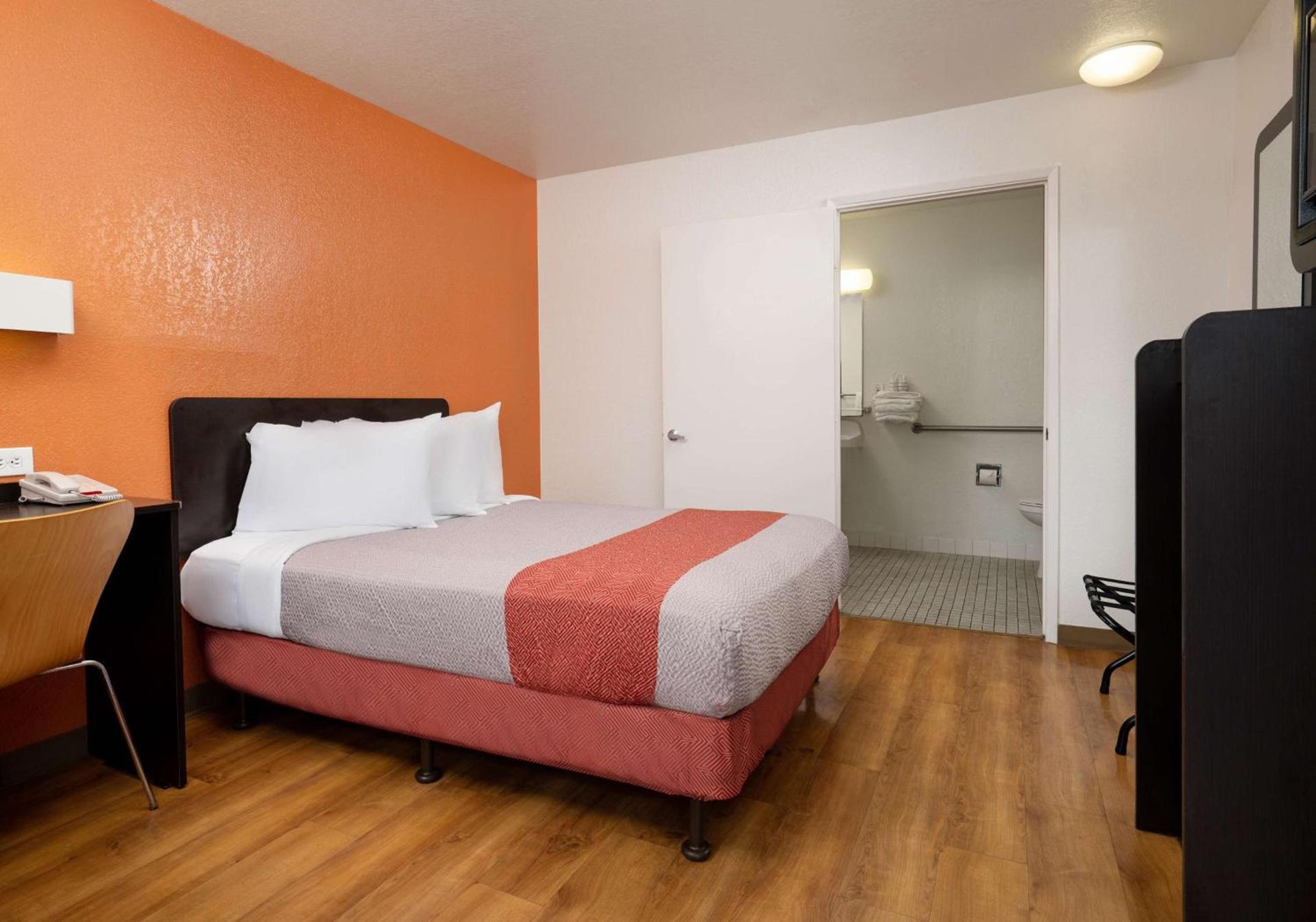 Motel 6-Camarillo, CA photo 7