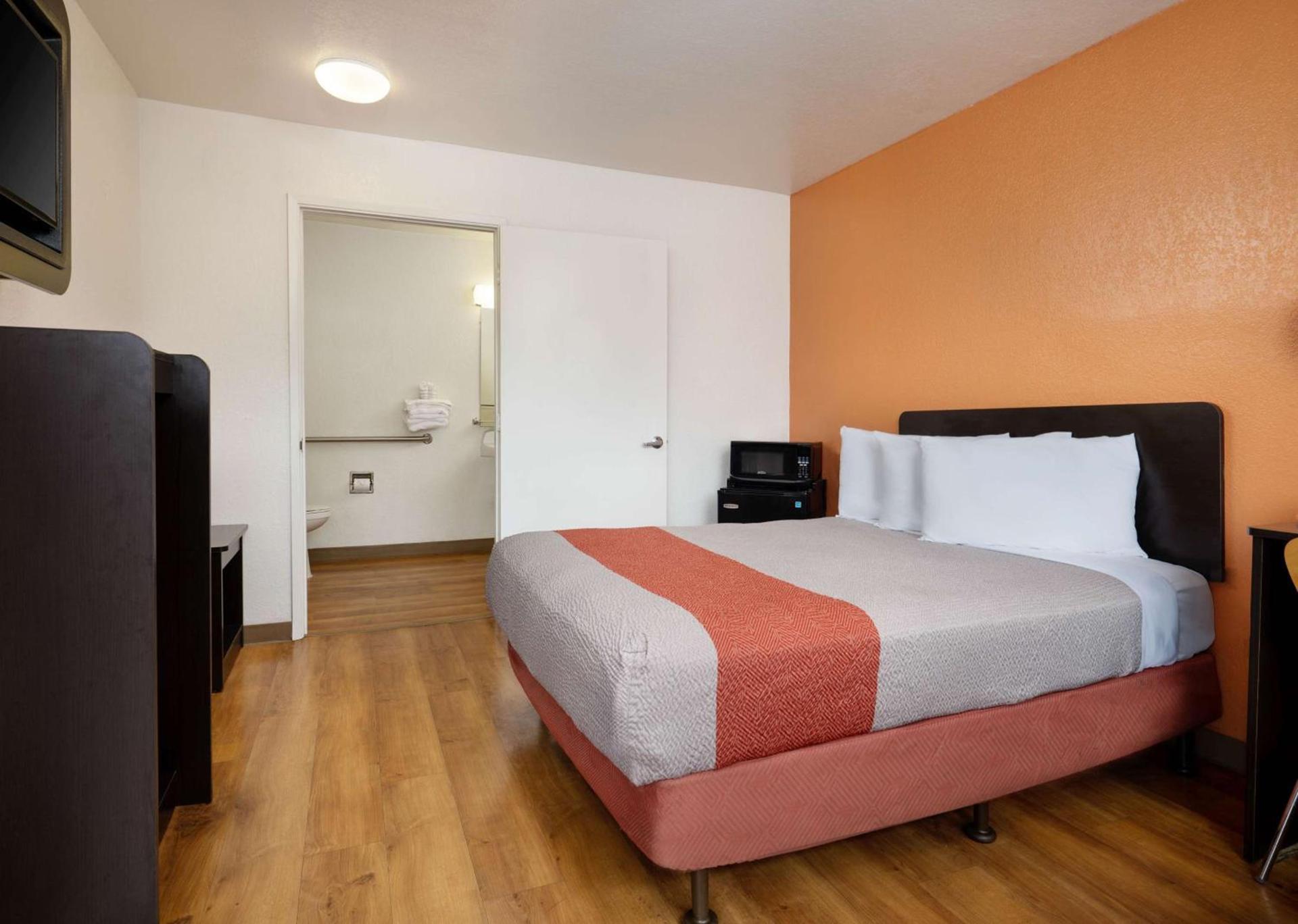 Motel 6-Camarillo, CA photo 9
