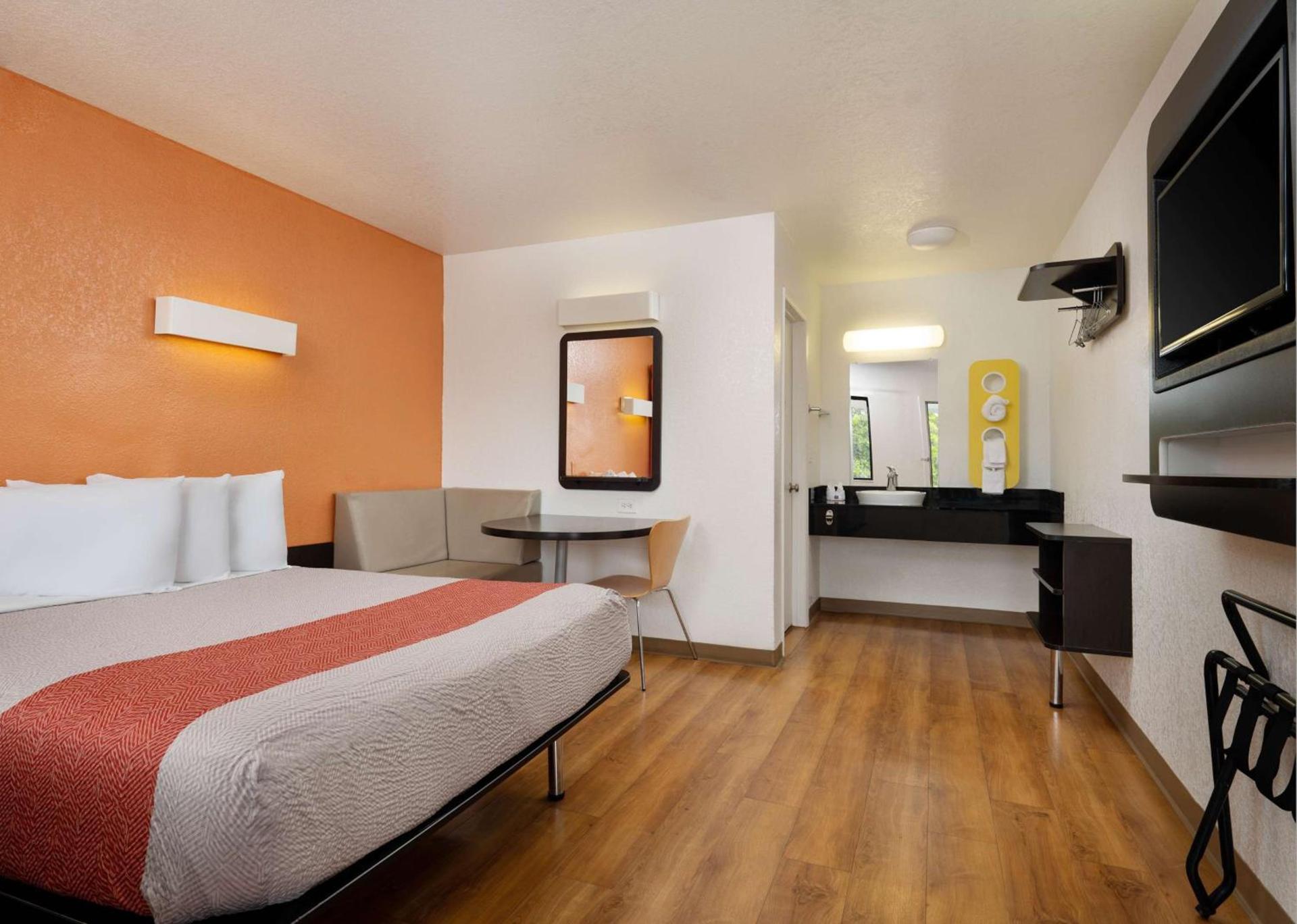 Motel 6-Camarillo, CA photo 11
