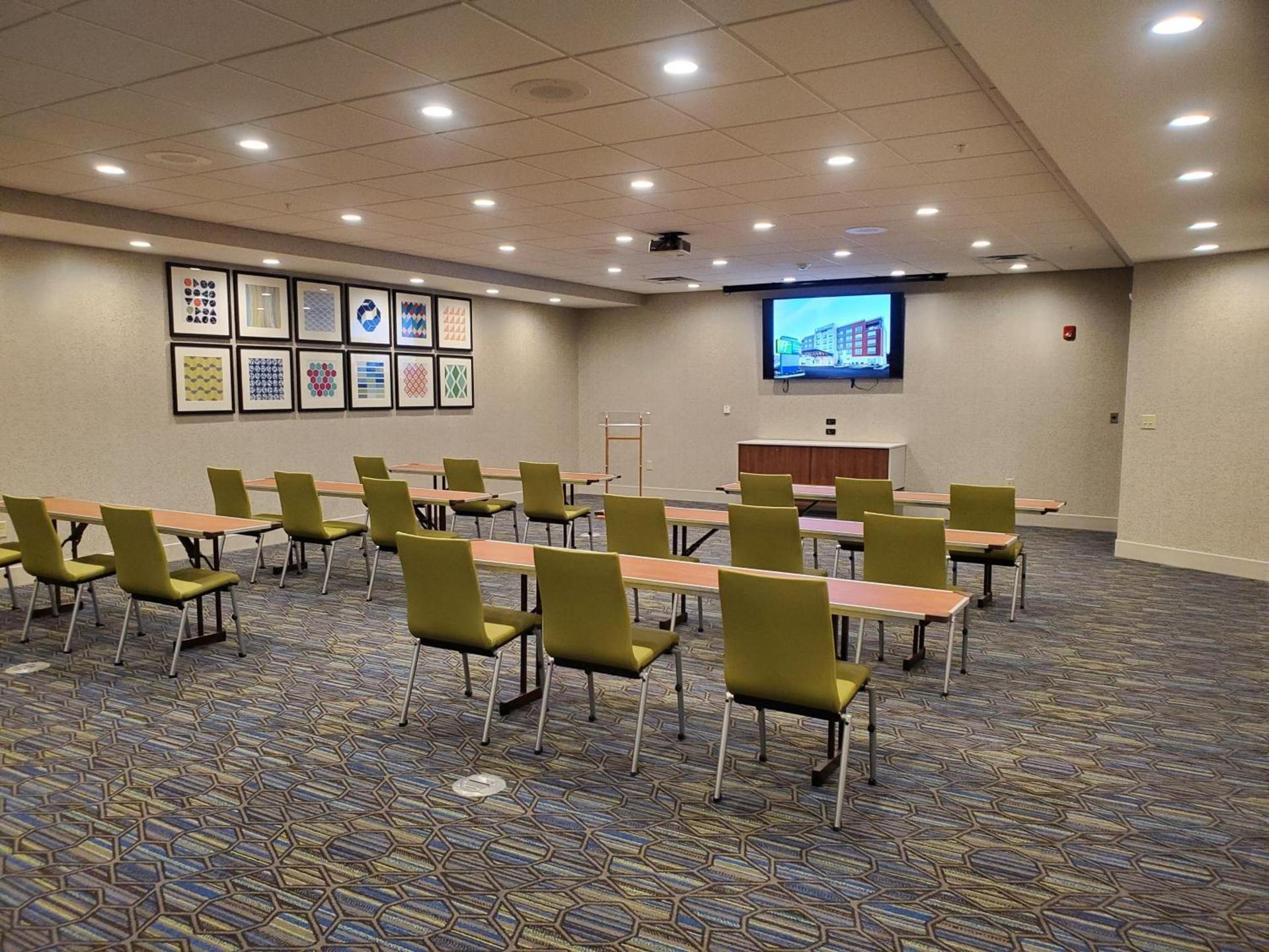 Holiday Inn Express & Suites Sandusky by IHG photo 19