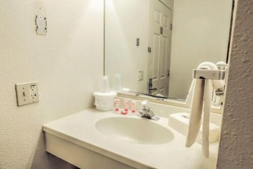 Norwood Inn & Suites Worthington photo 17