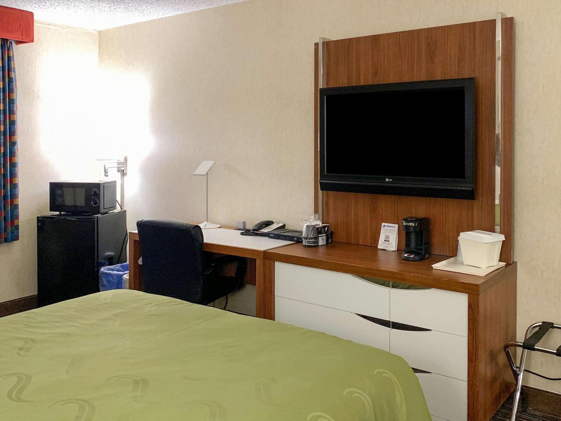 Quality Inn near Toms River Corporate Park photo 11