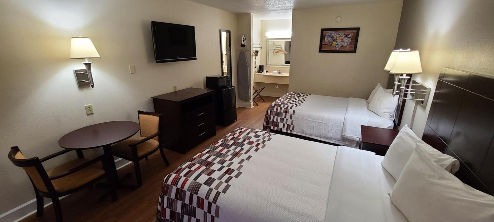 Red Roof Inn Tifton photo 15