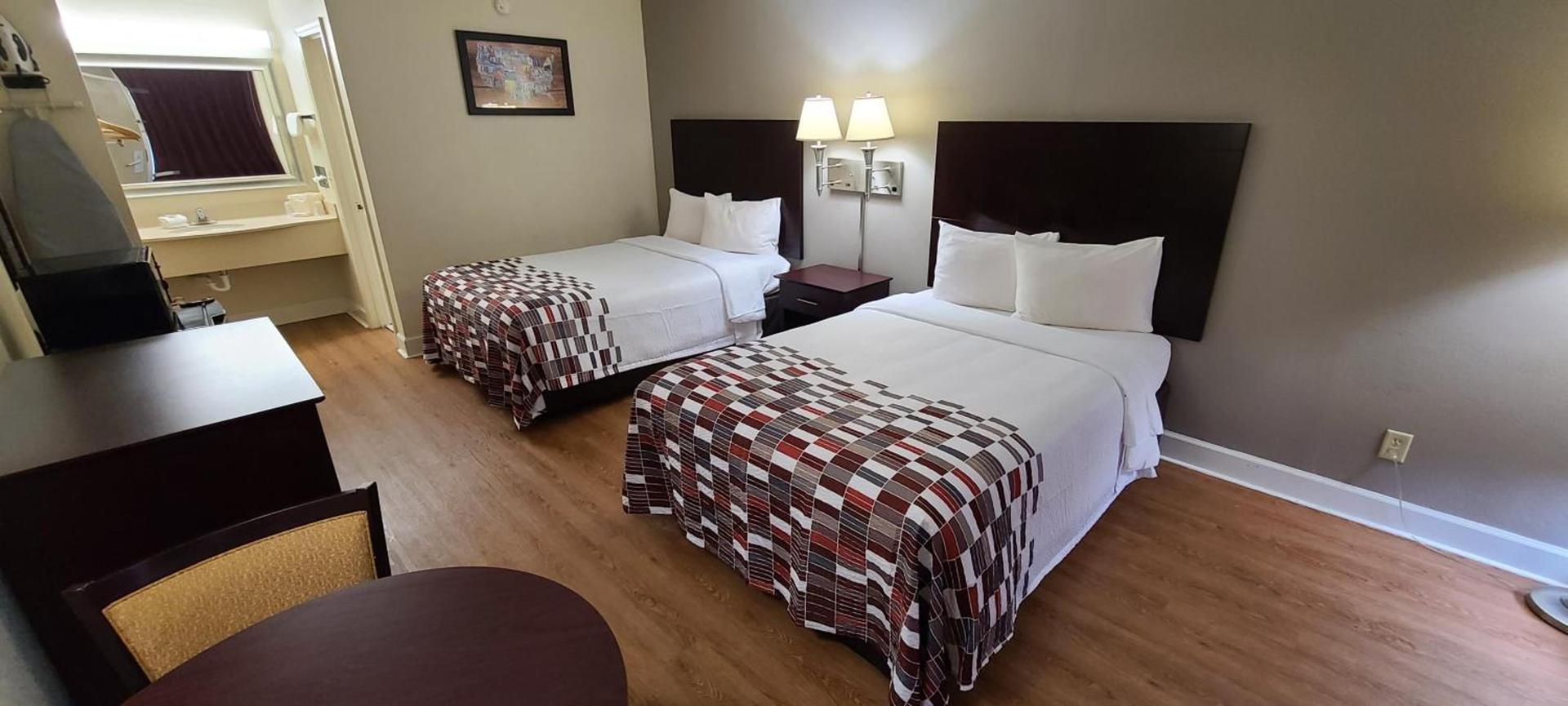 Red Roof Inn Tifton photo 14
