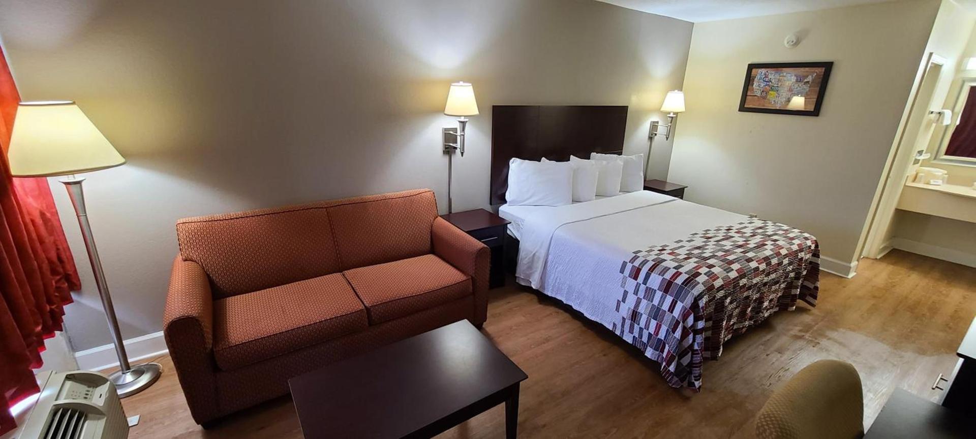 Red Roof Inn Tifton photo 12