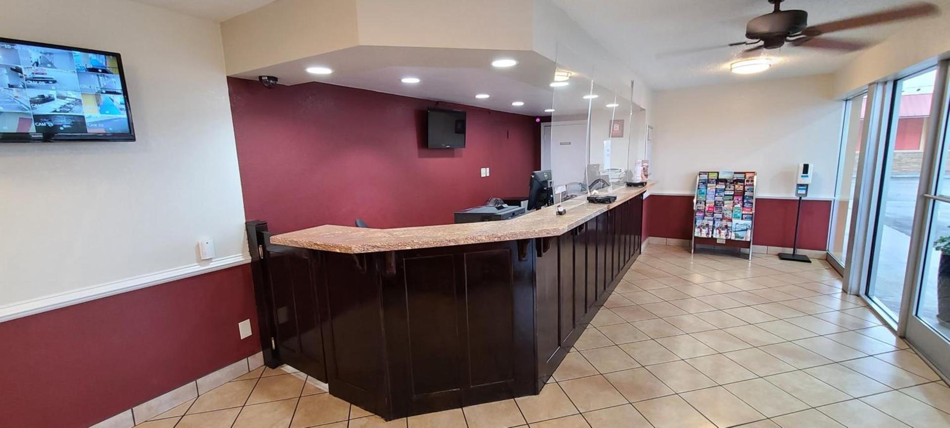 Red Roof Inn Tifton photo 5