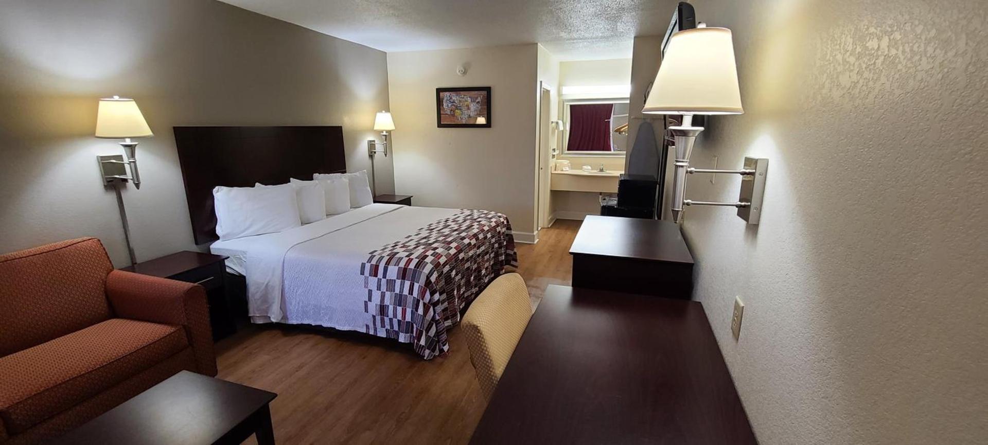 Red Roof Inn Tifton photo 13