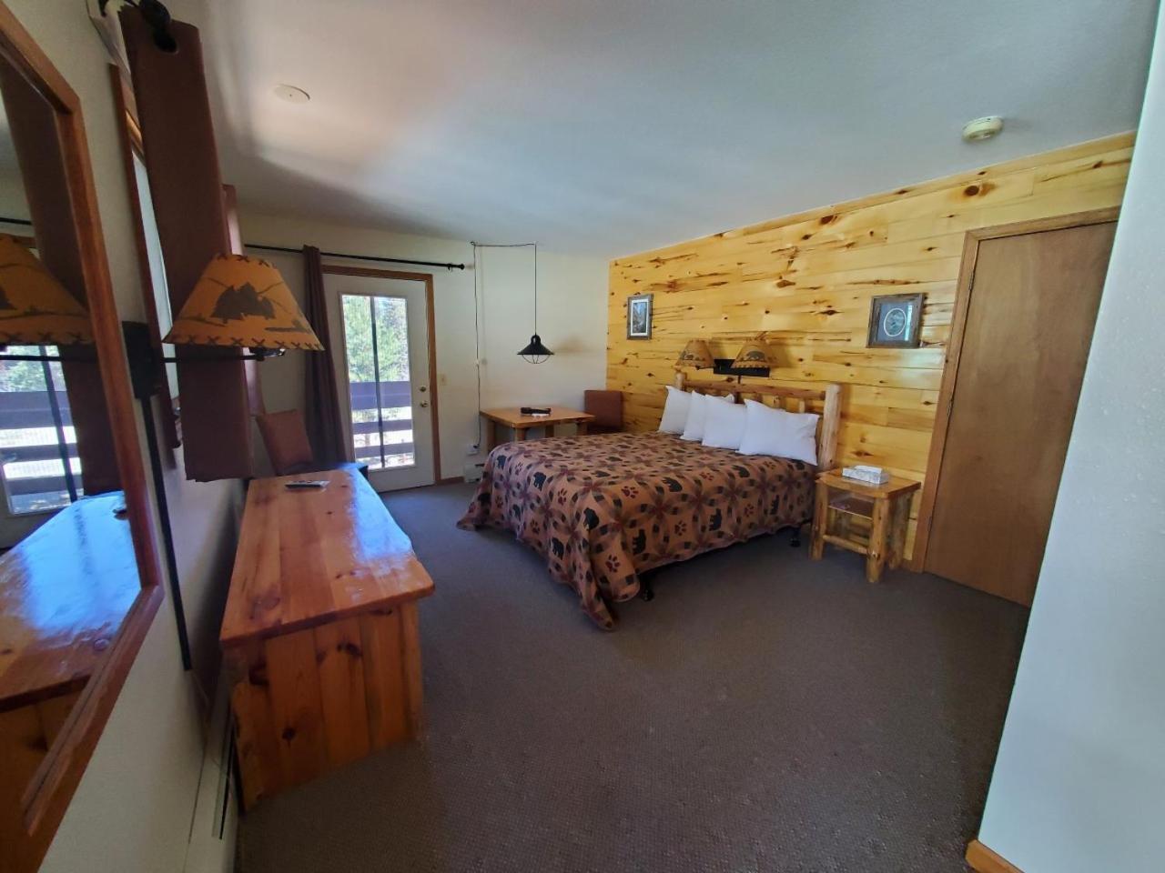 Swiftcurrent Lodge photo 36