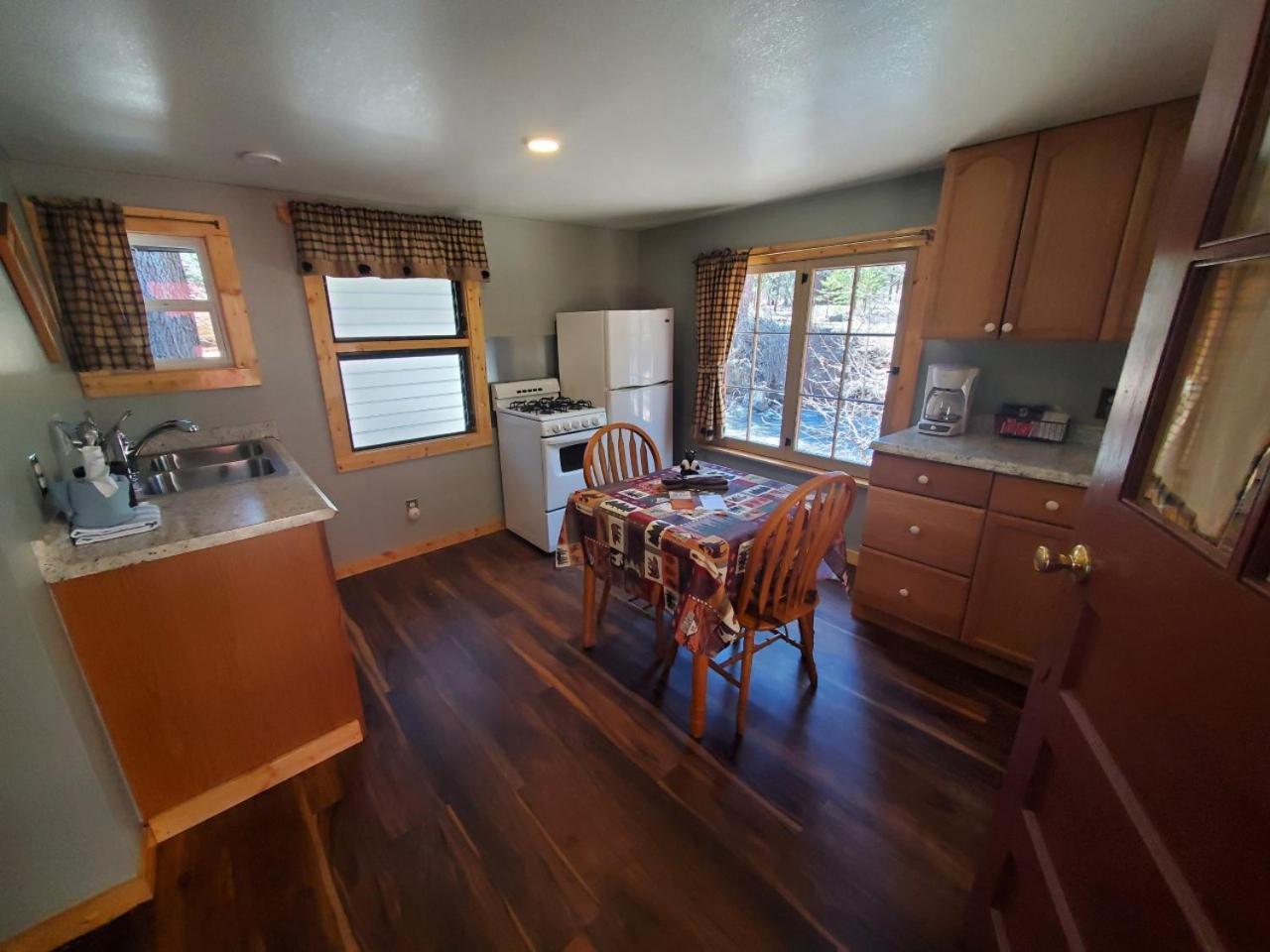 Swiftcurrent Lodge photo 44
