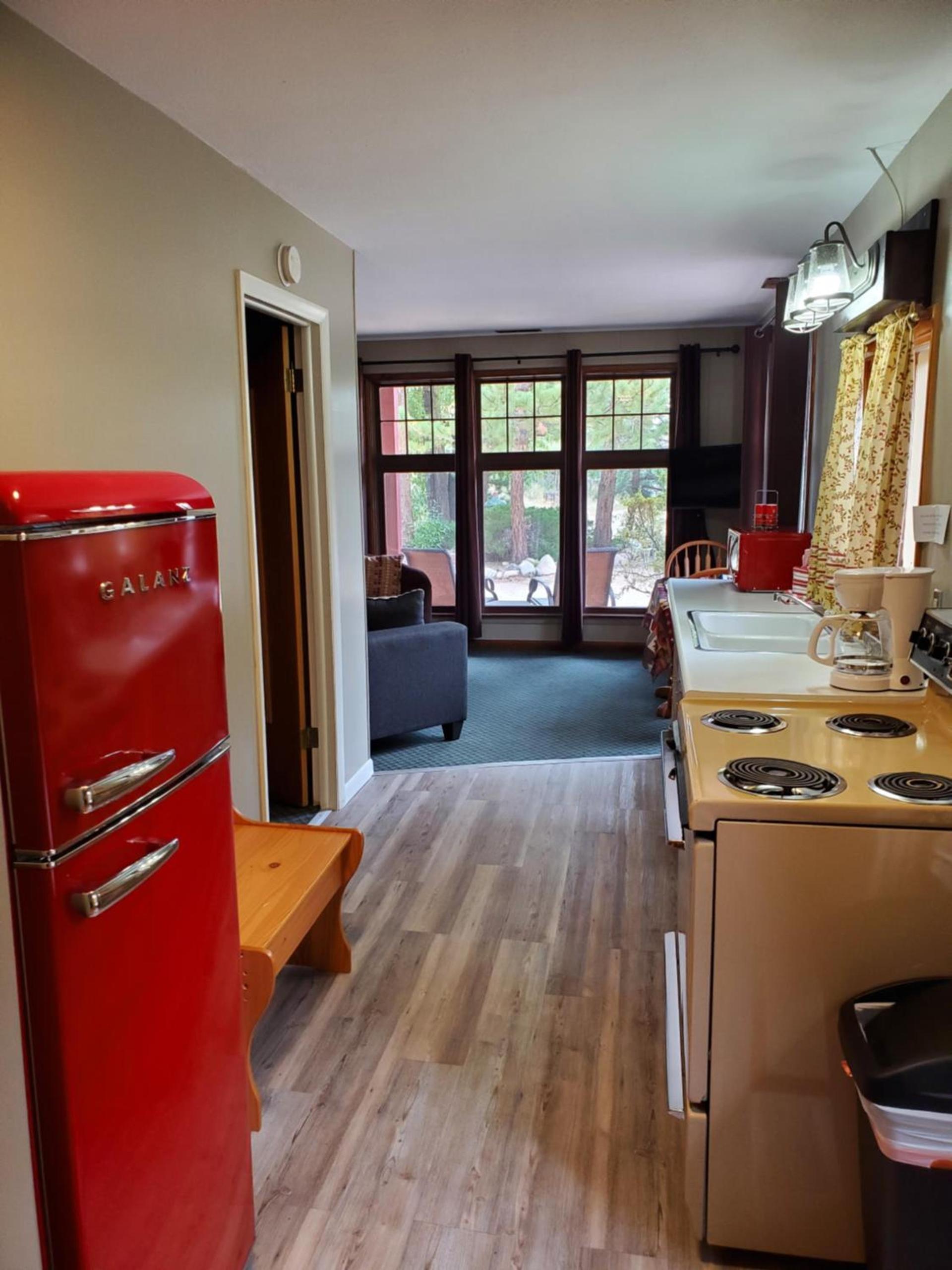Swiftcurrent Lodge photo 39