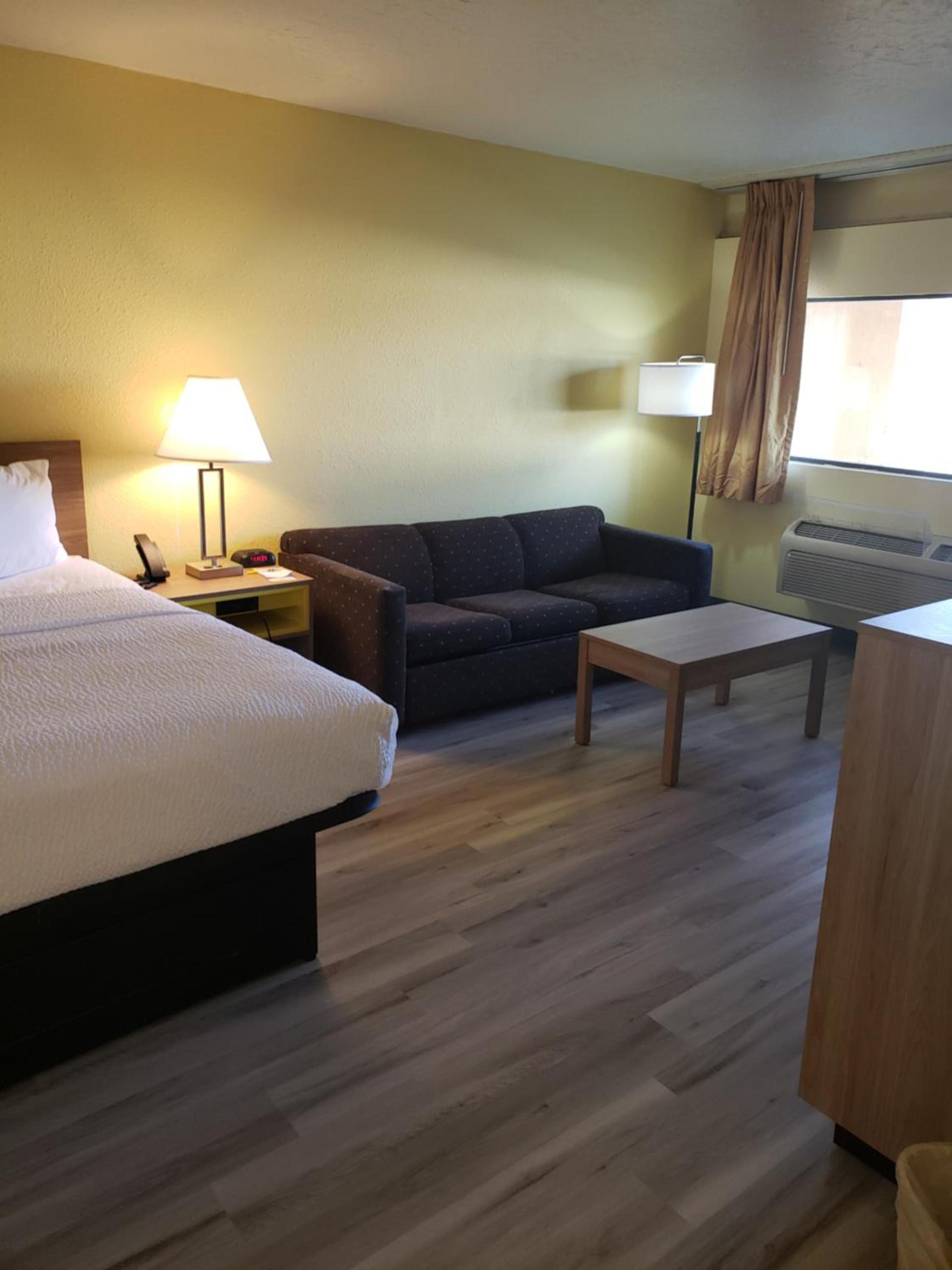 Days Inn & Suites by Wyndham Clovis photo 40