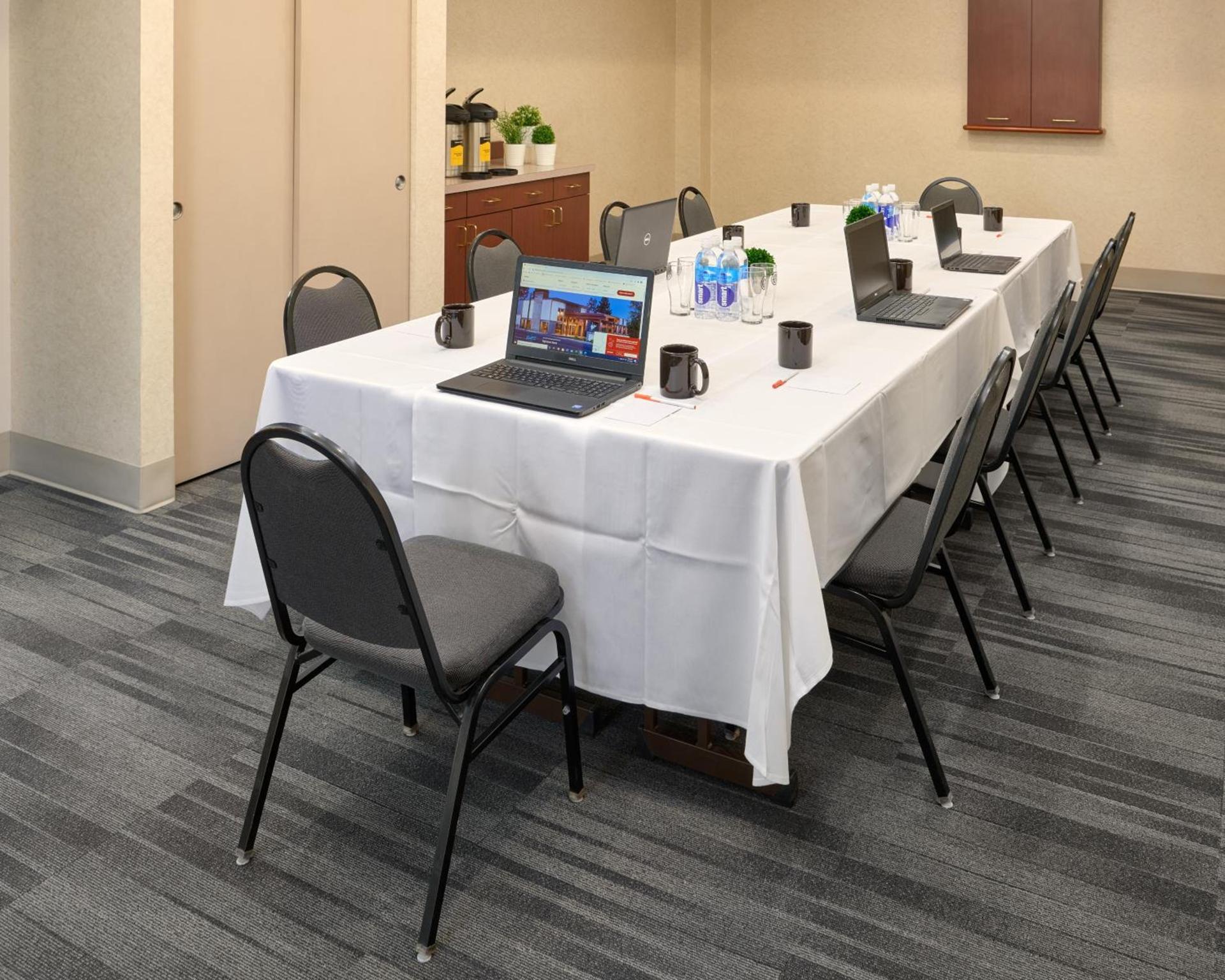Waypoint Hotel photo 48