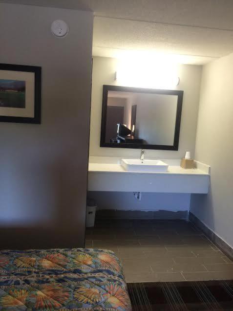 Lotus Inn and Suites Nashville photo 11