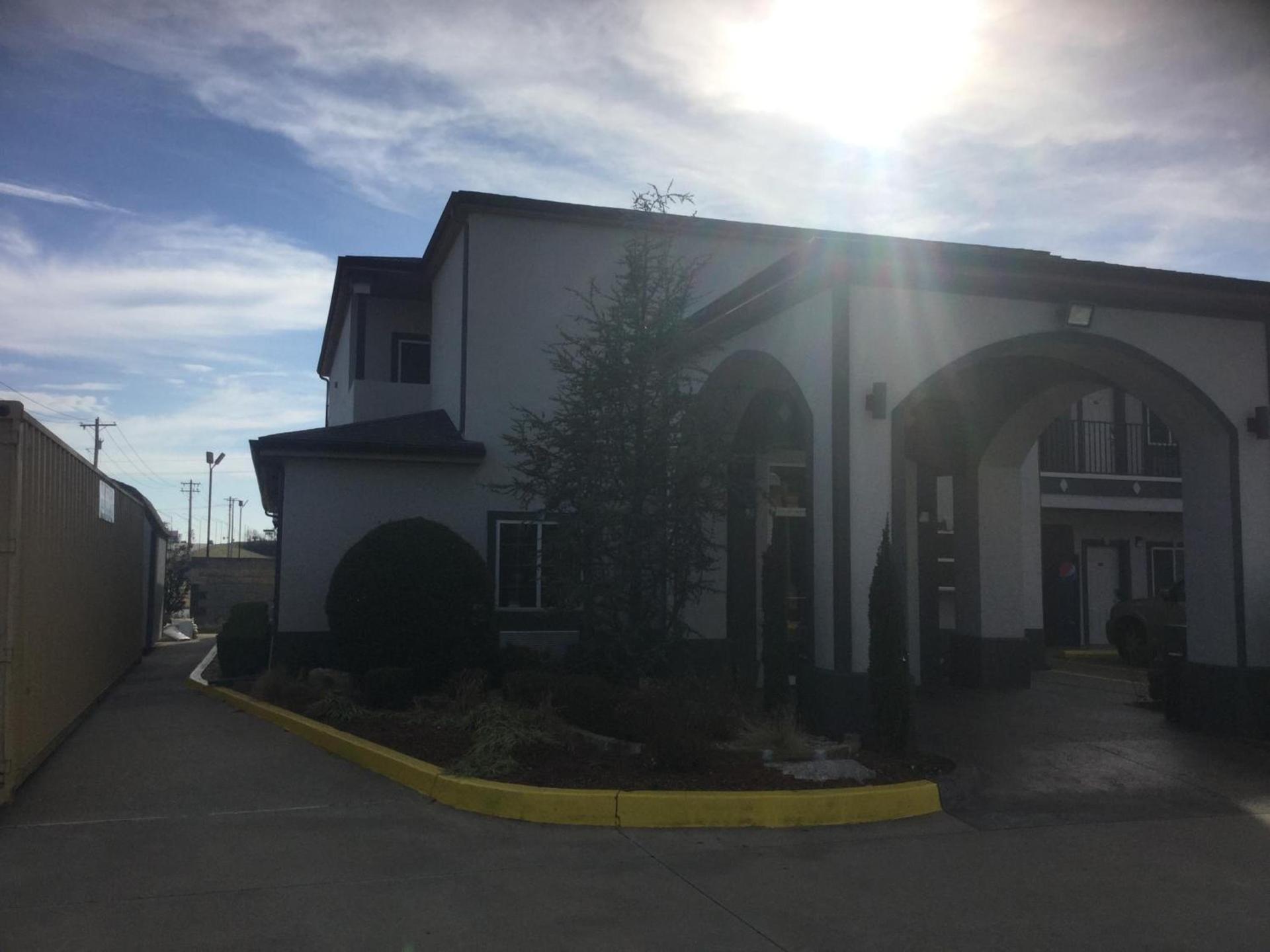 Muskogee Inn and Suites photo 2