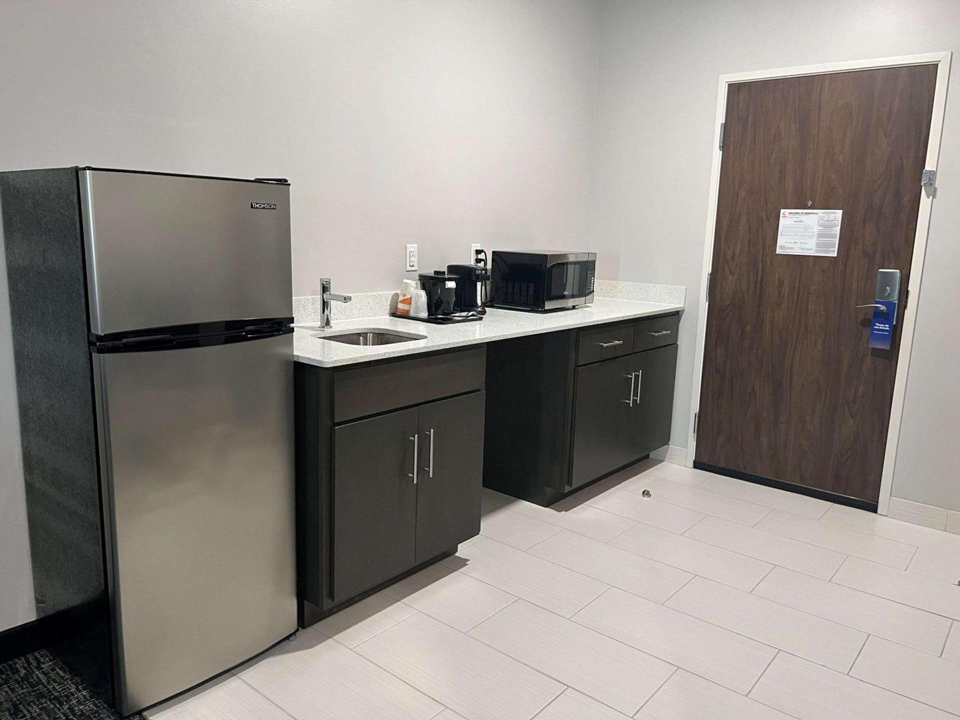 Comfort Suites Greenville Airport photo 8