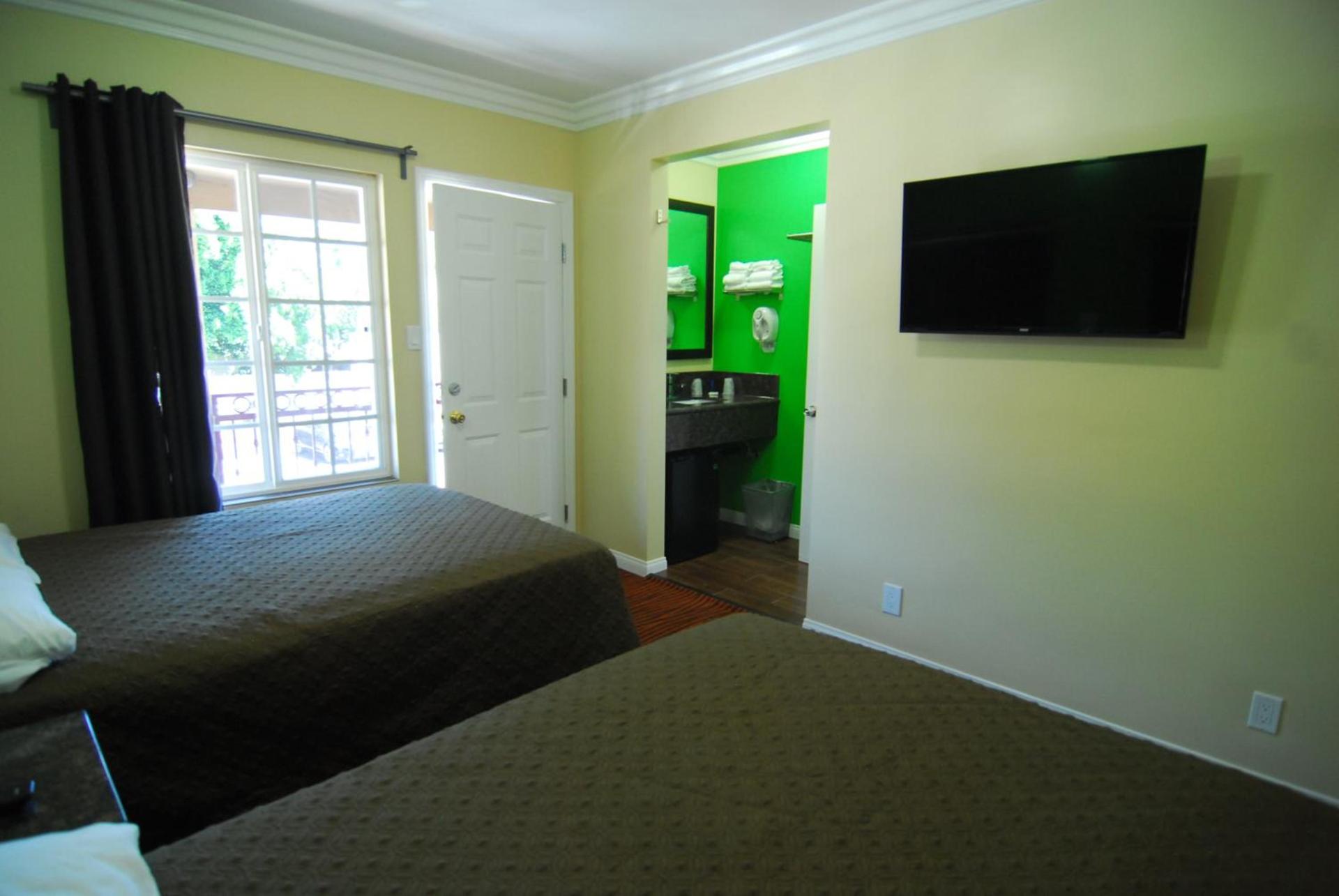 Studio City Inn - Near Universal Studios Hollywood photo 17