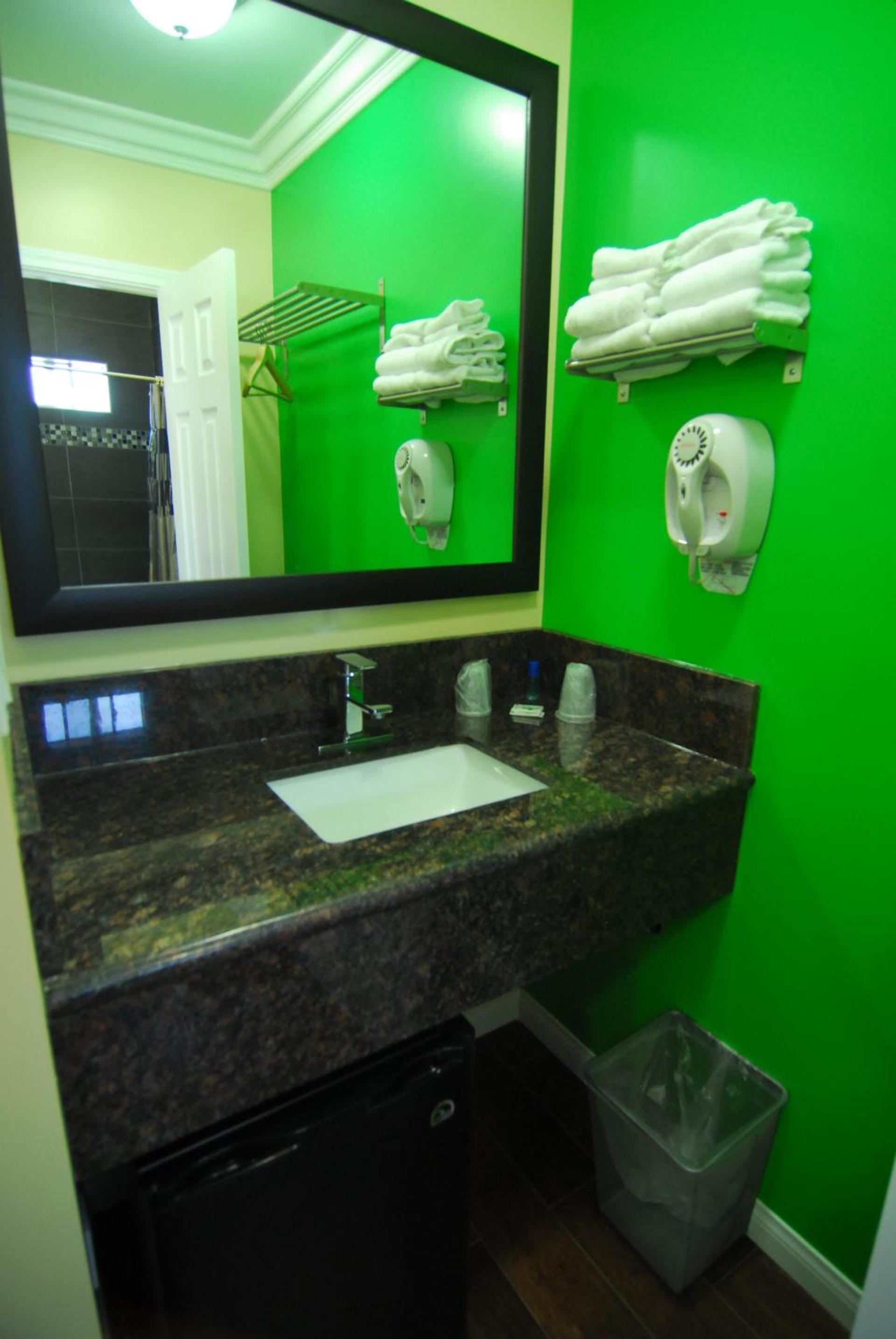 Studio City Inn - Near Universal Studios Hollywood photo 6