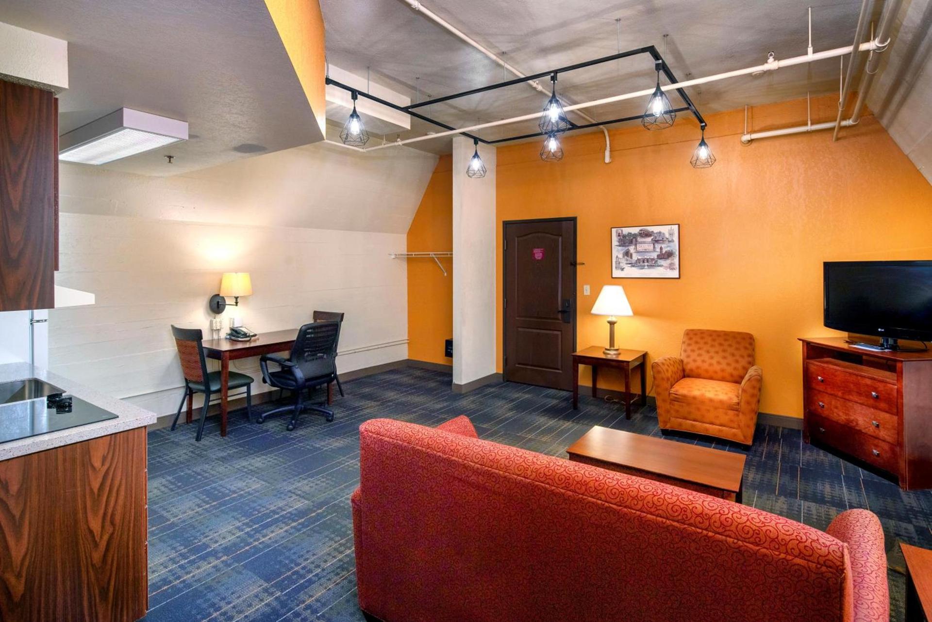 The Suites Hotel at Waterfront Plaza photo 37