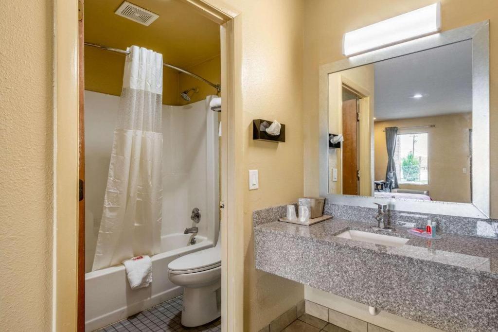 Southern Inn and Suites photo 23