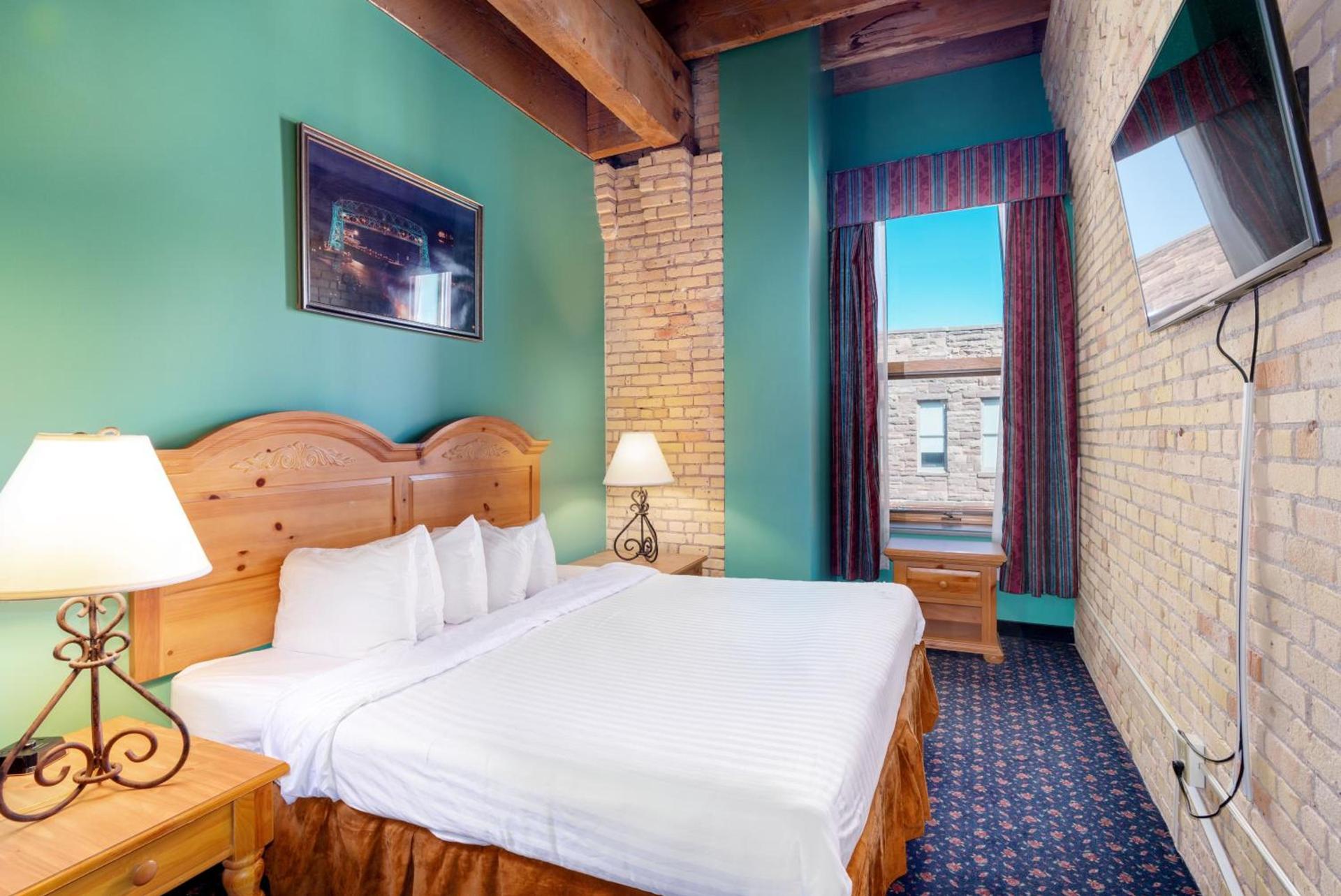 The Suites Hotel at Waterfront Plaza photo 8