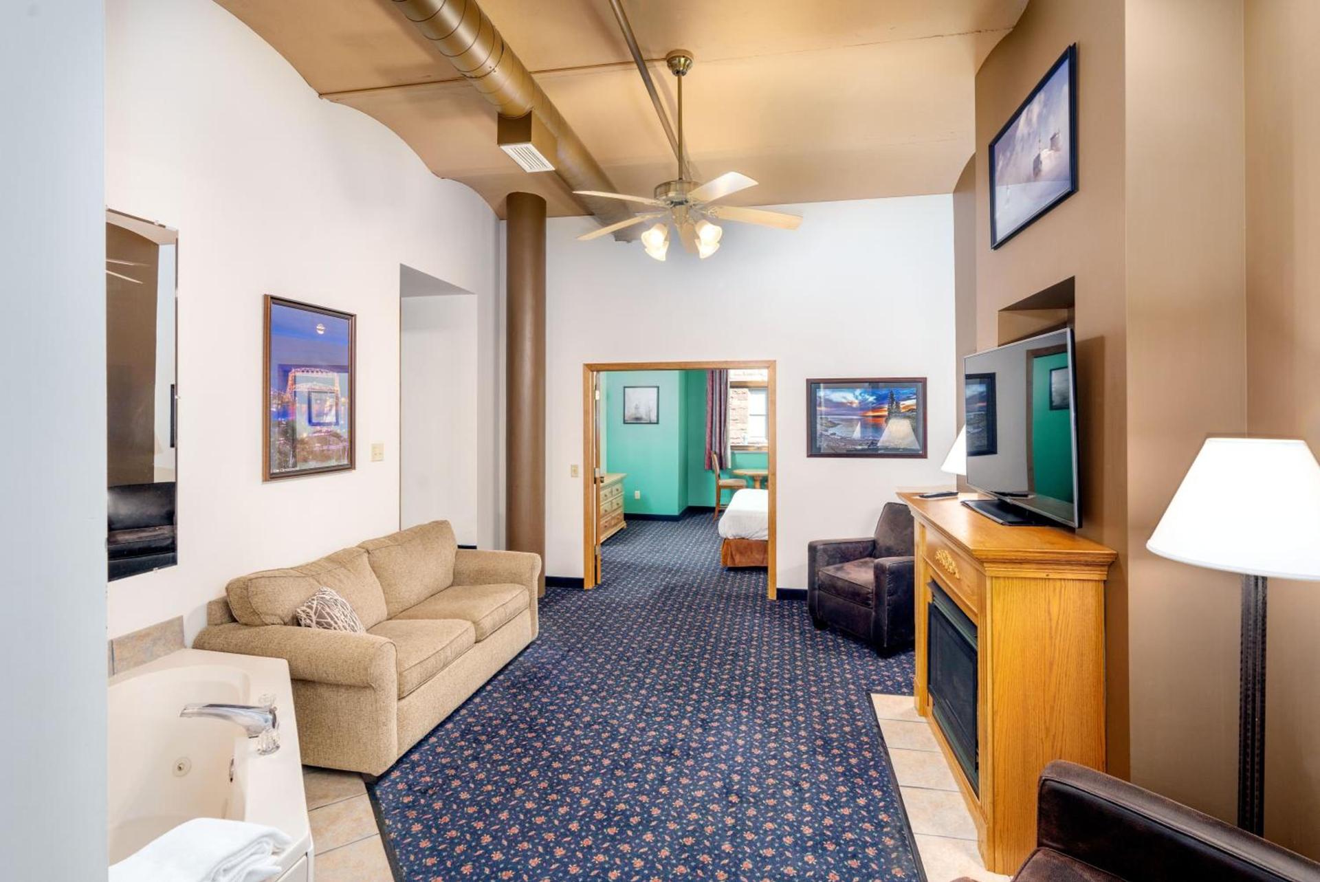 The Suites Hotel at Waterfront Plaza photo 4
