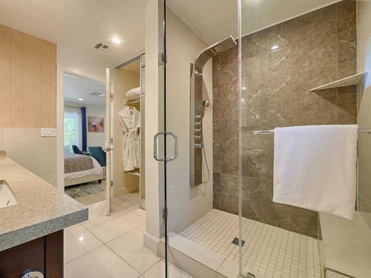 Little Paradise Hotel photo 27