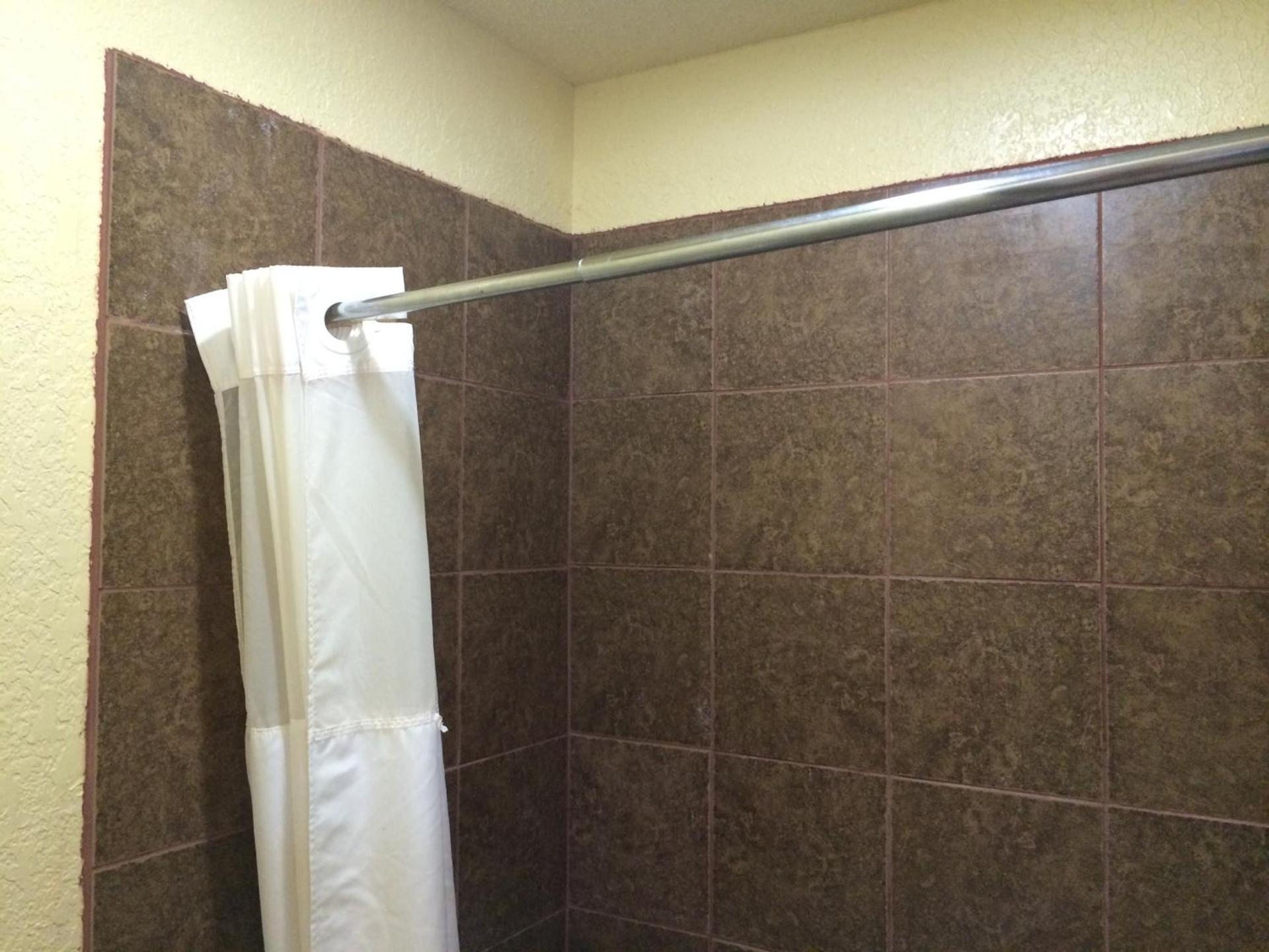 Lake Shore Motel photo 3