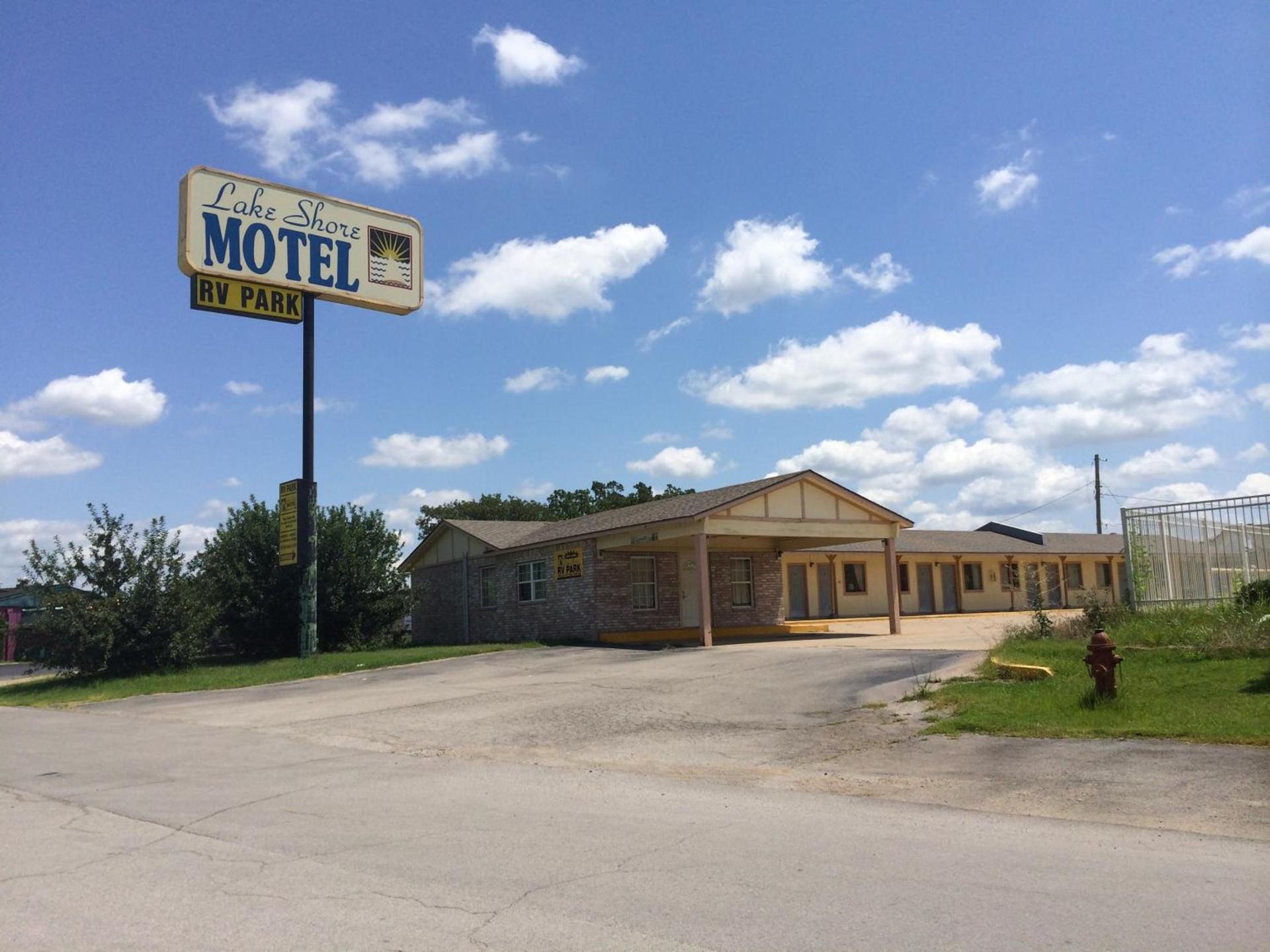Lake Shore Motel photo 1