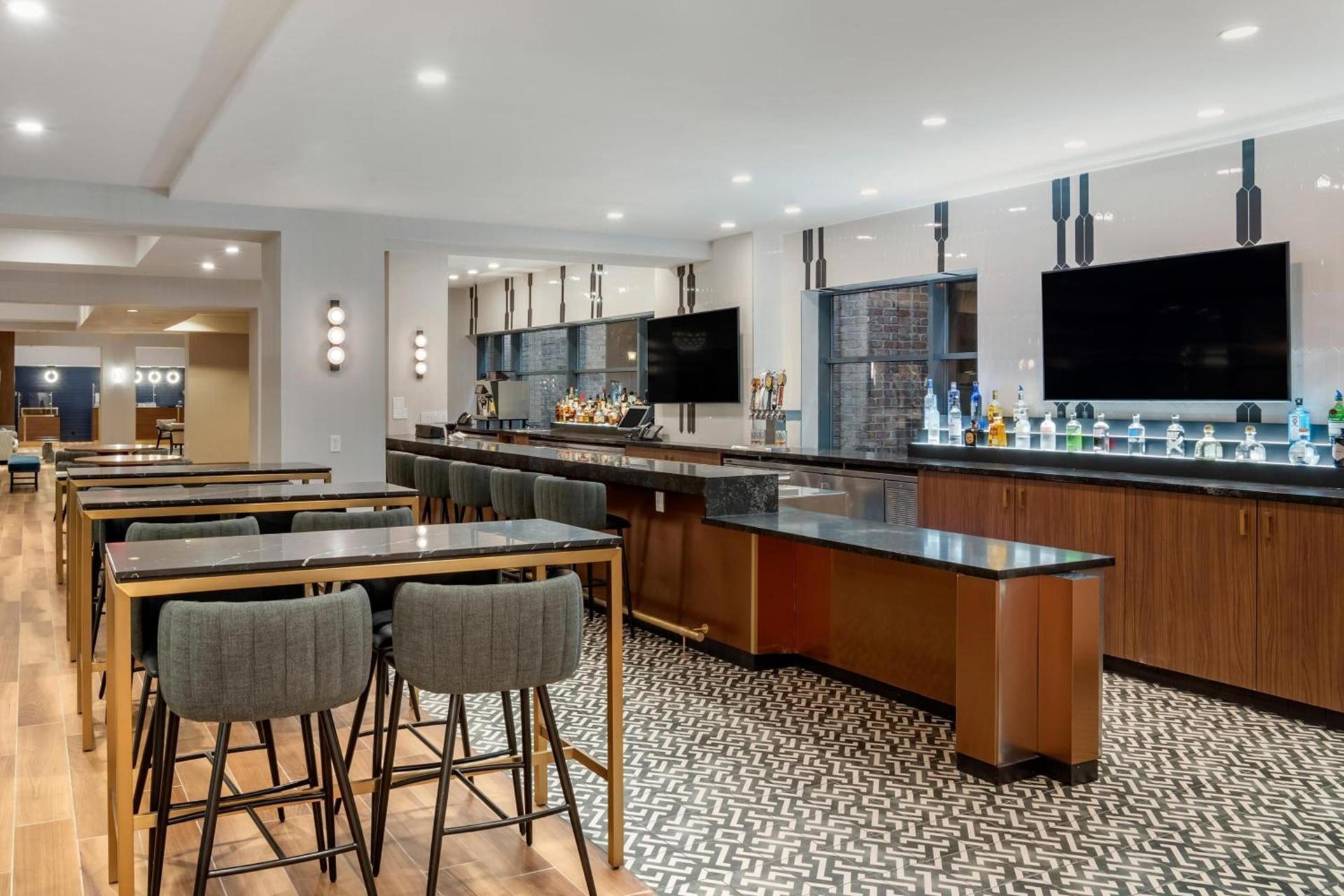 Sheraton Suites Old Town Alexandria photo 41