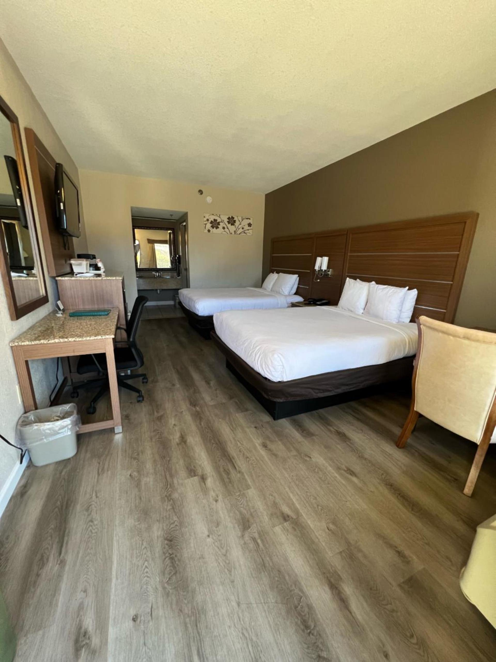 Quality Inn & Suites near Six Flags - Austell photo 20