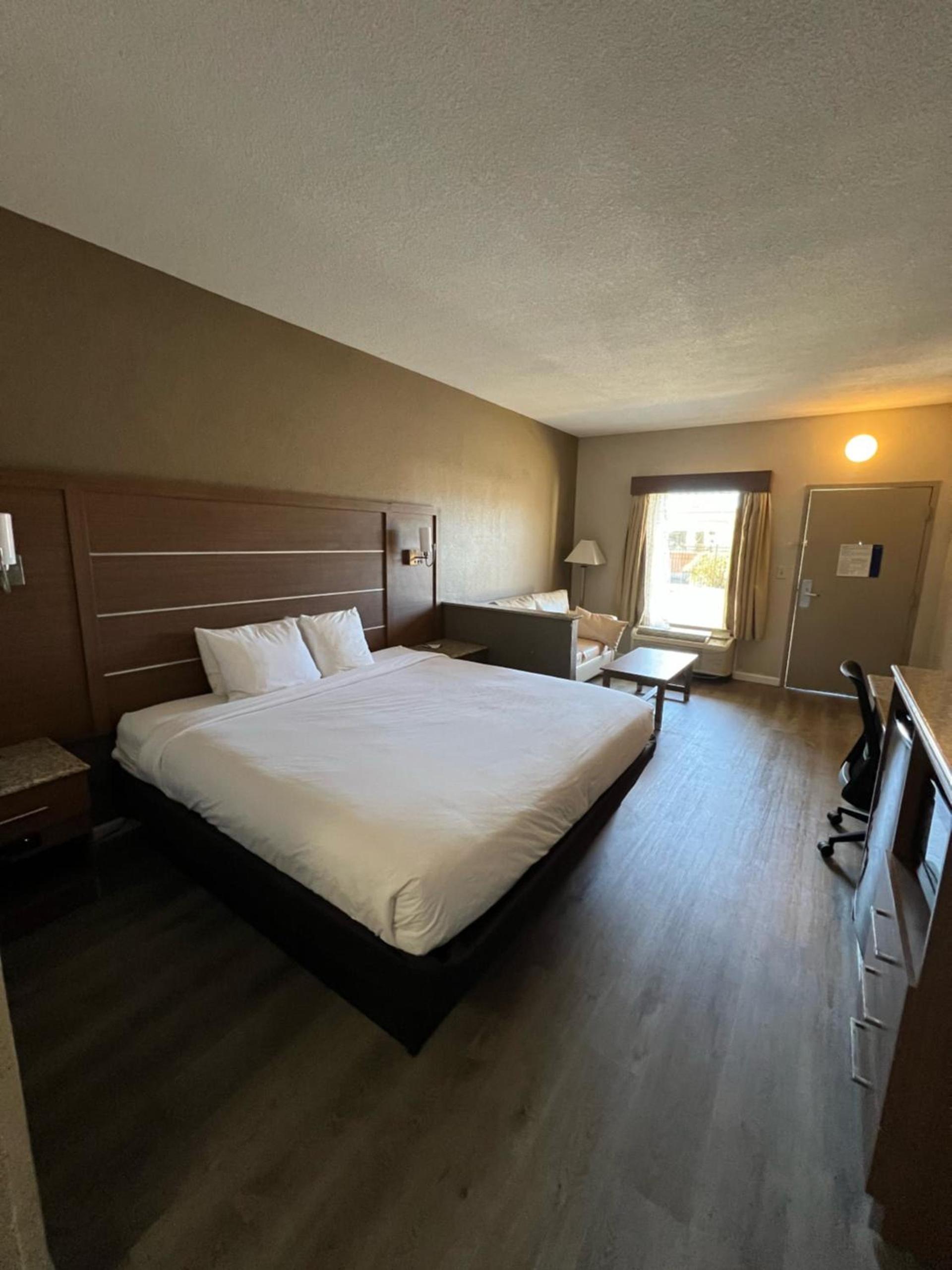Quality Inn & Suites near Six Flags - Austell photo 19