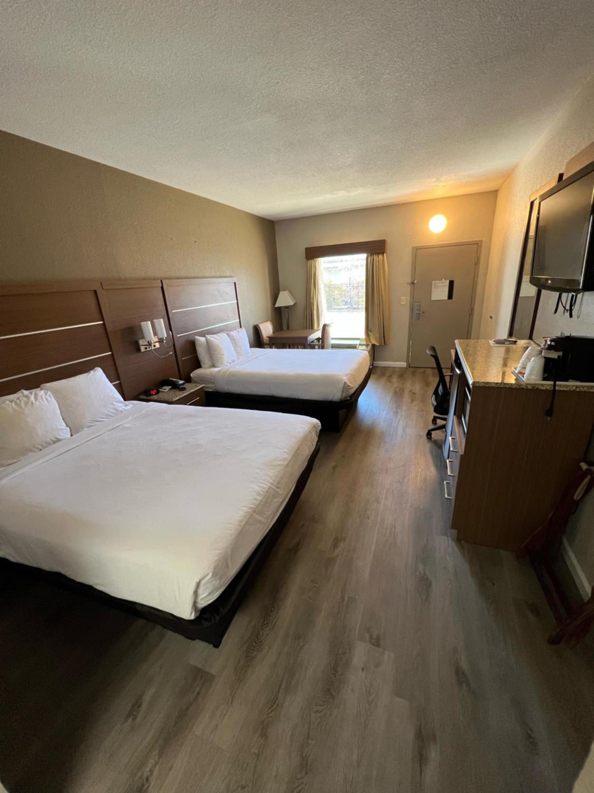 Quality Inn & Suites near Six Flags - Austell photo 24