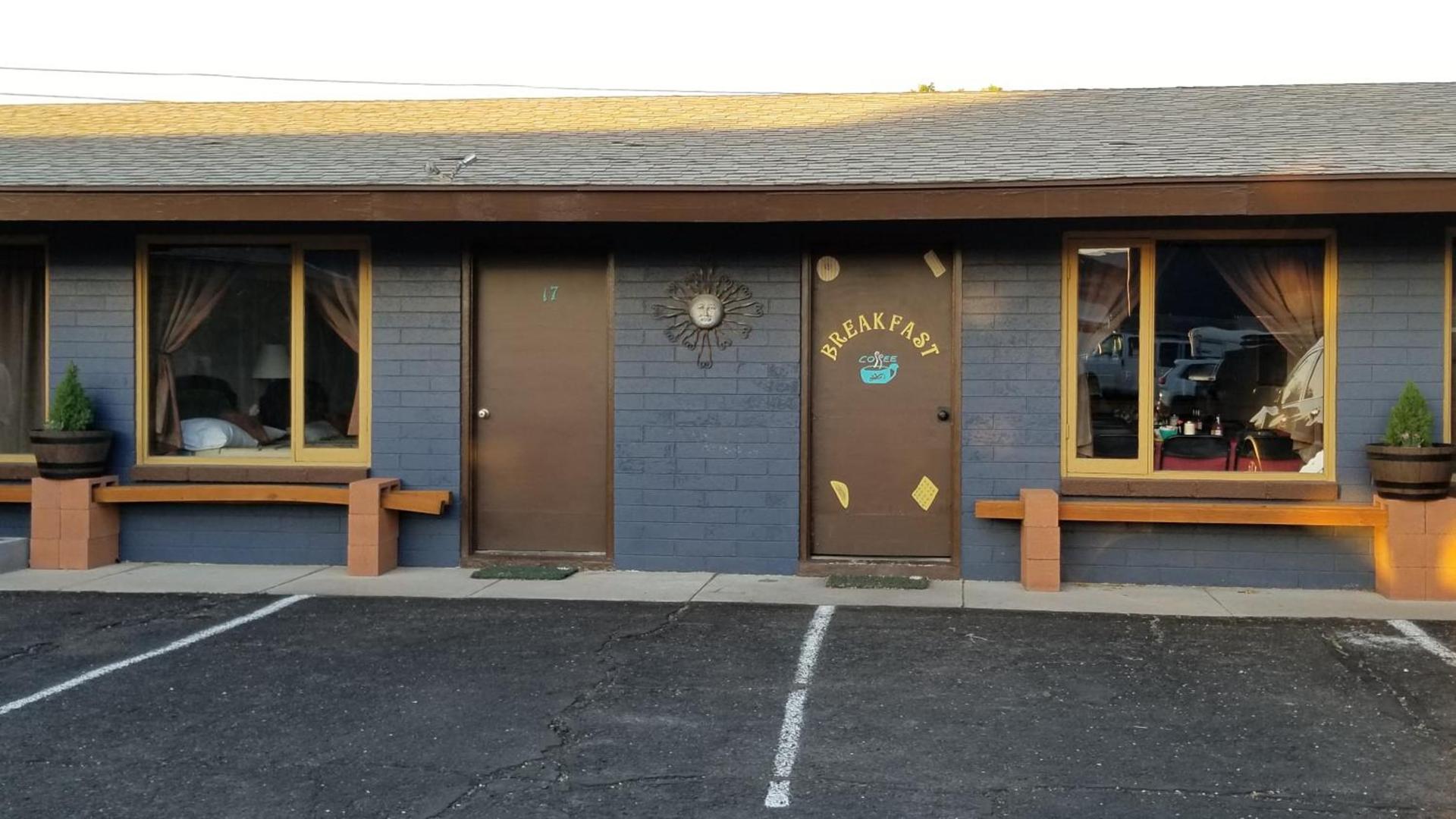 Adobe Sands Motel photo 38
