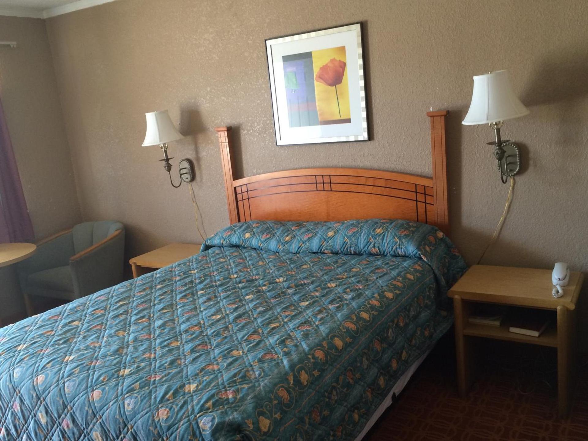 Lake Shore Motel photo 11