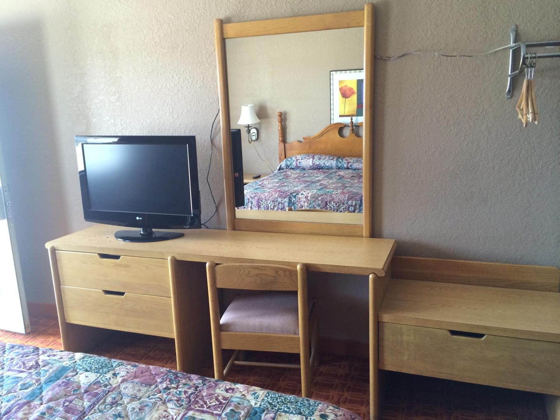 Lake Shore Motel photo 17