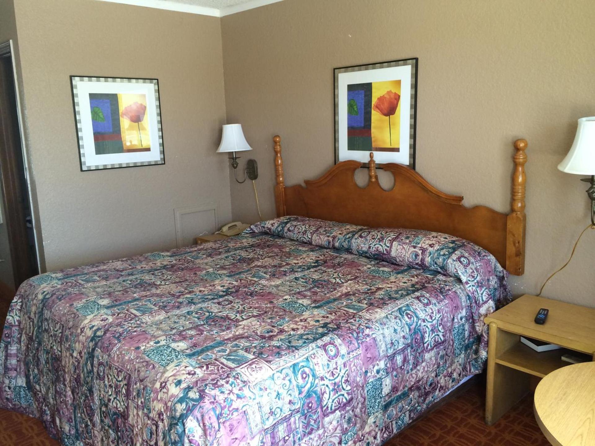 Lake Shore Motel photo 18